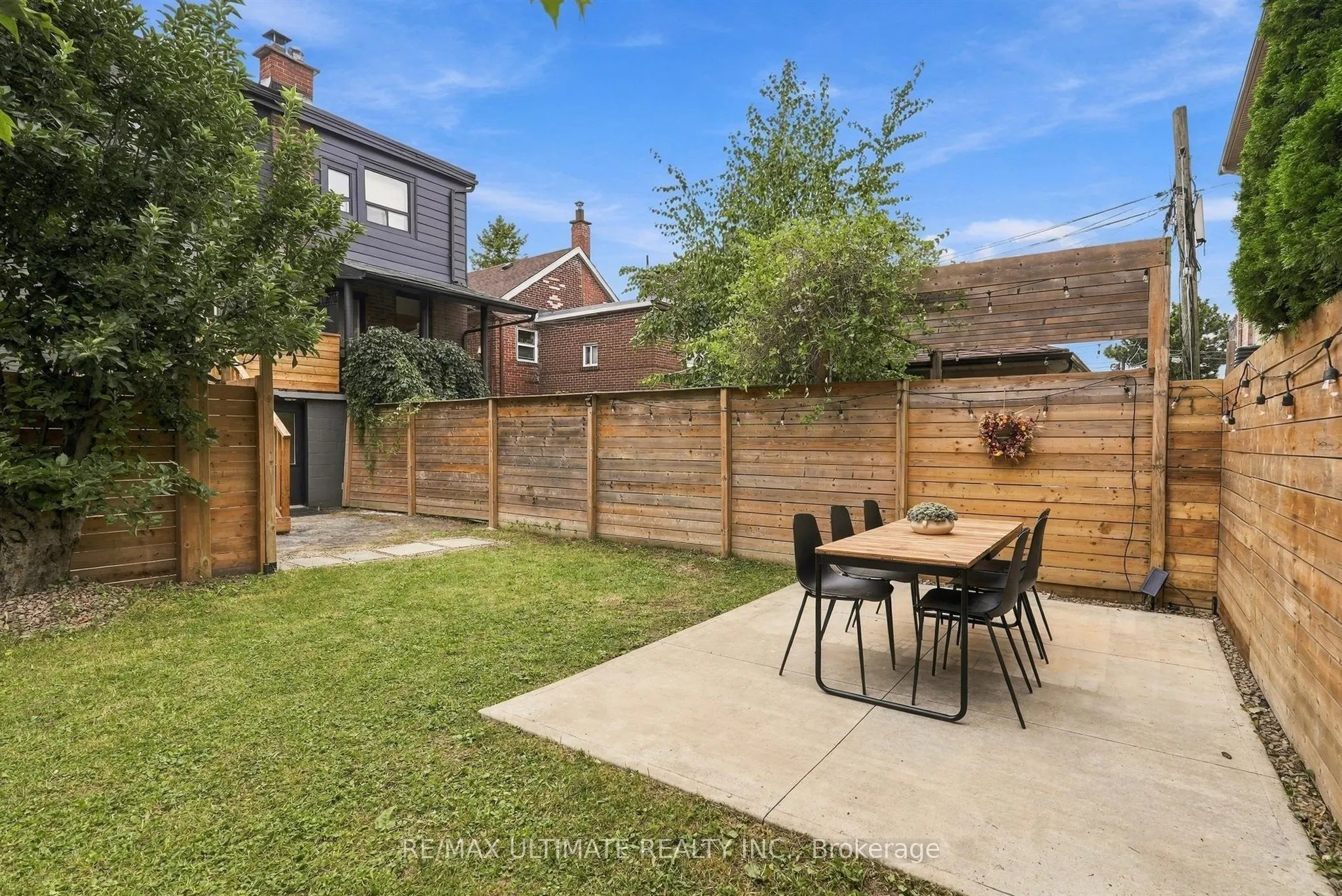 90 Rowntree Avenue