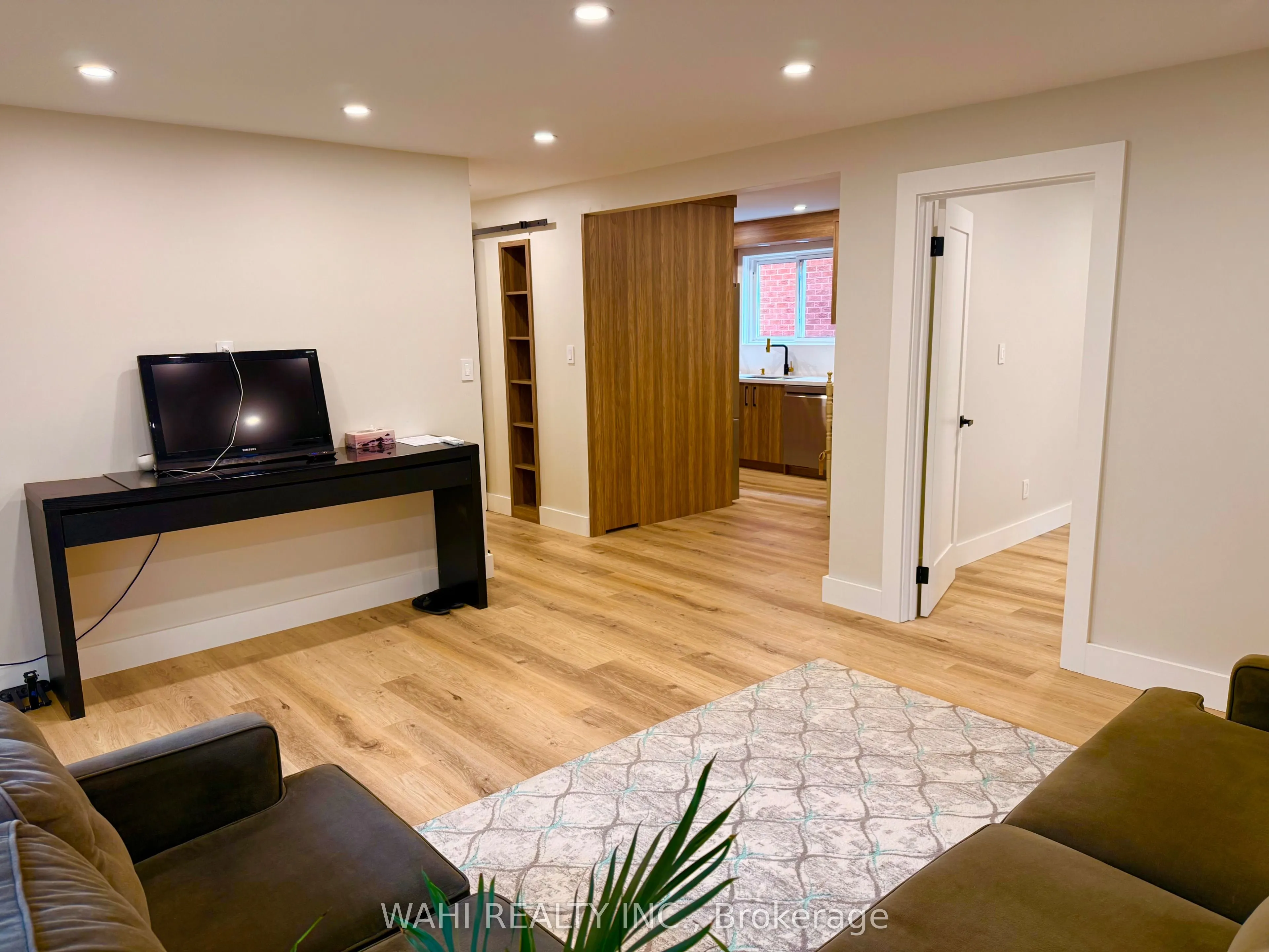 24 Lloyd George Avenue #UNIT 2