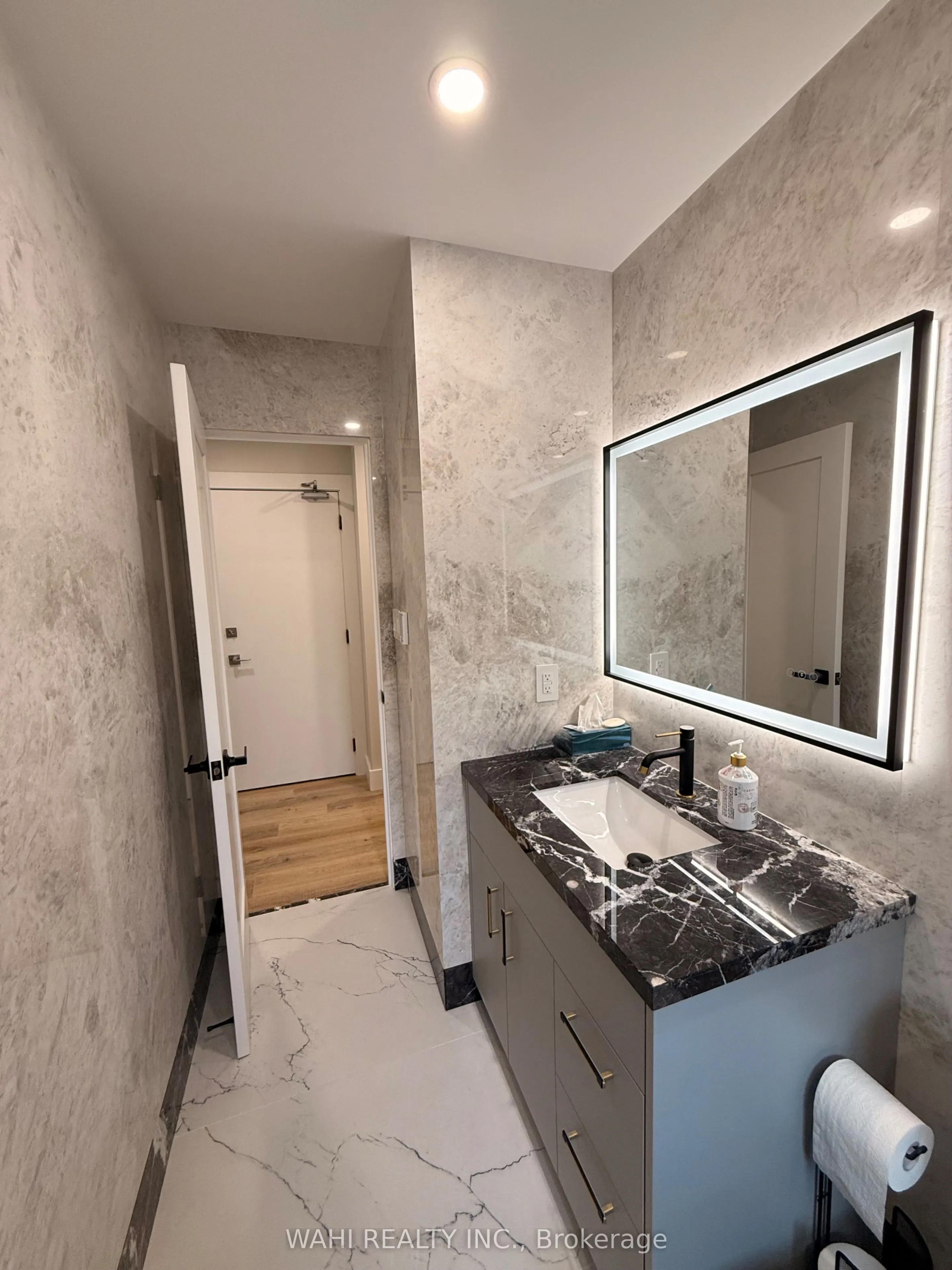 24 Lloyd George Avenue #UNIT 2