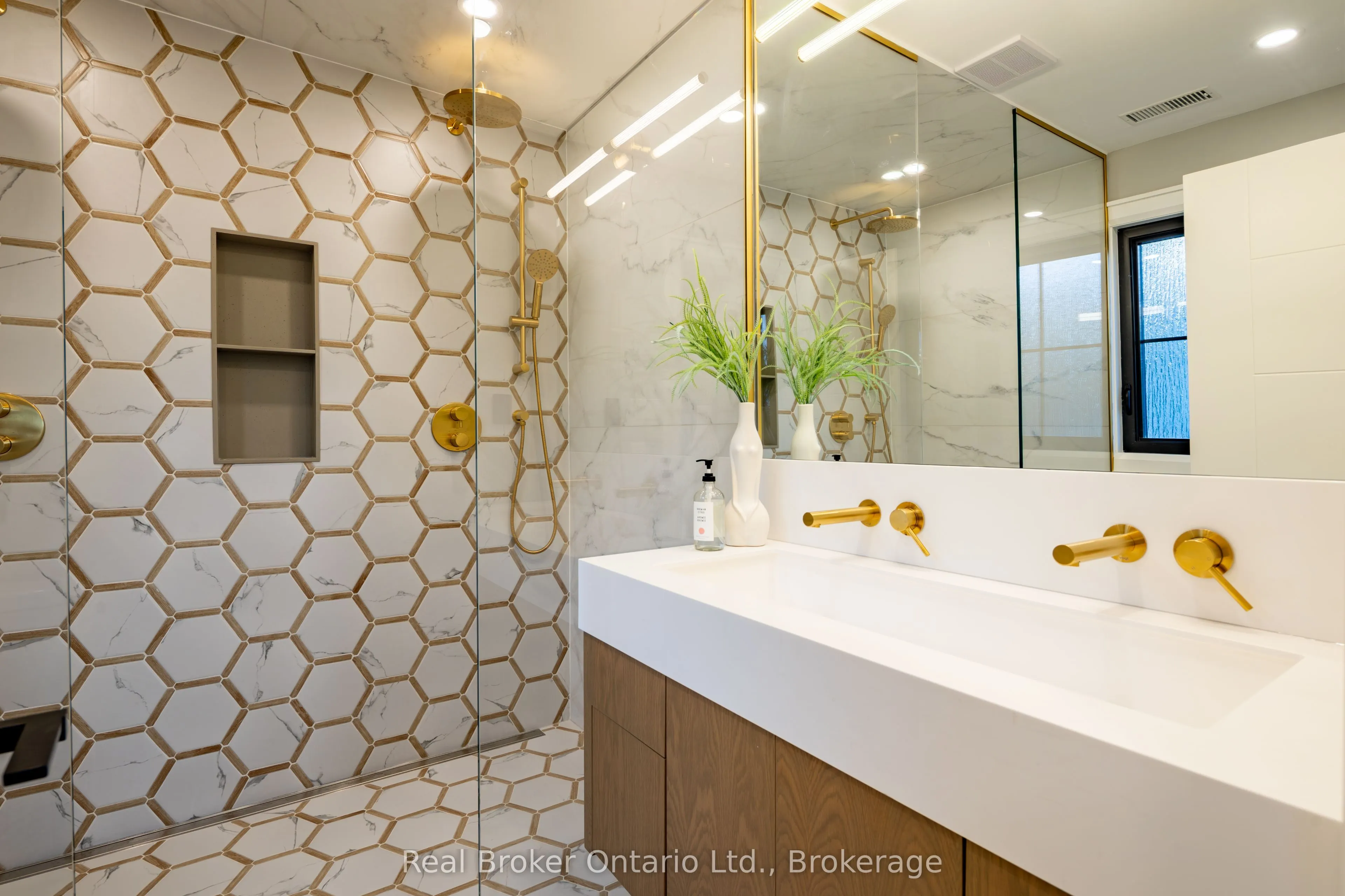 841 Danforth Place