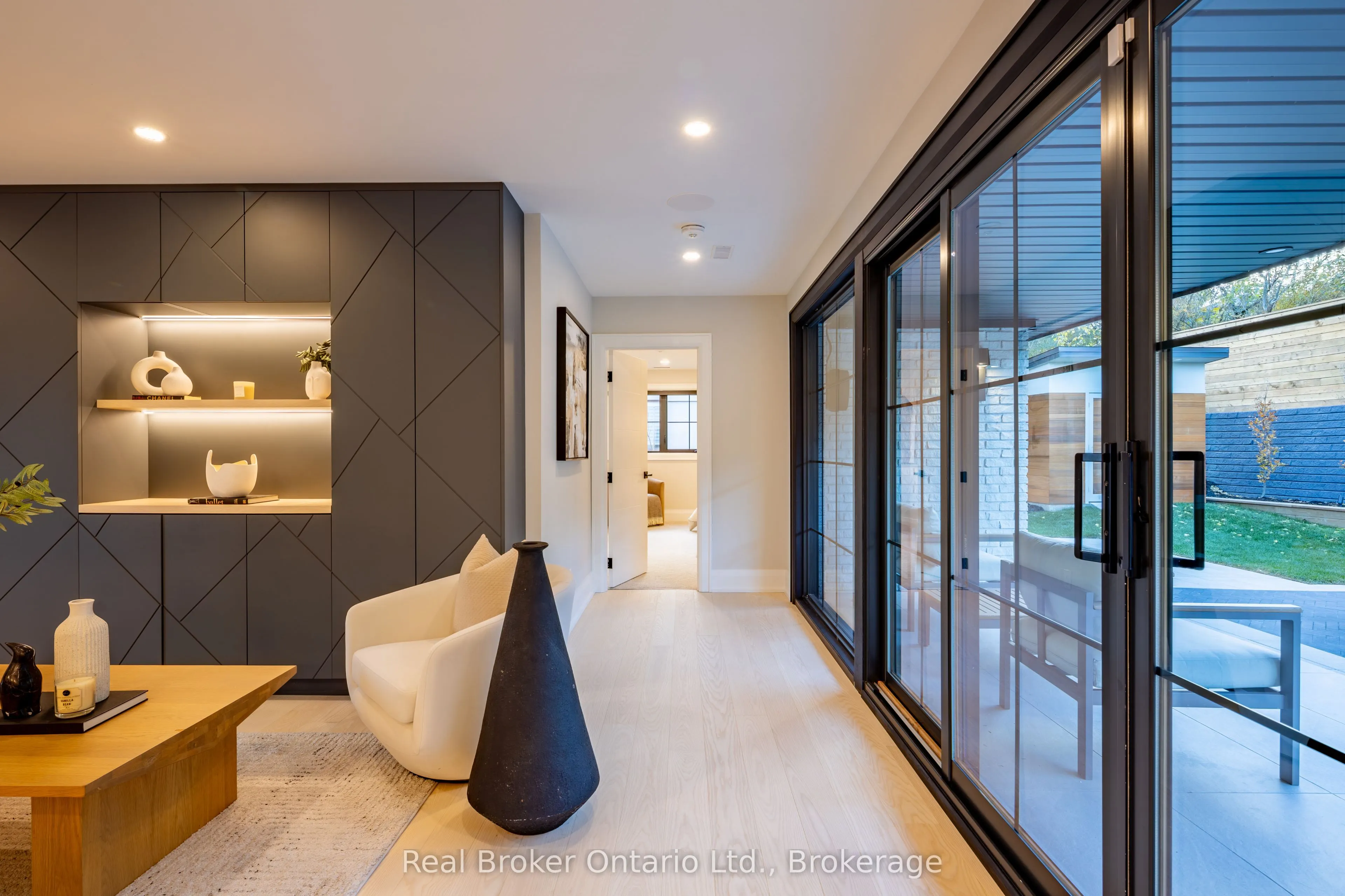 841 Danforth Place