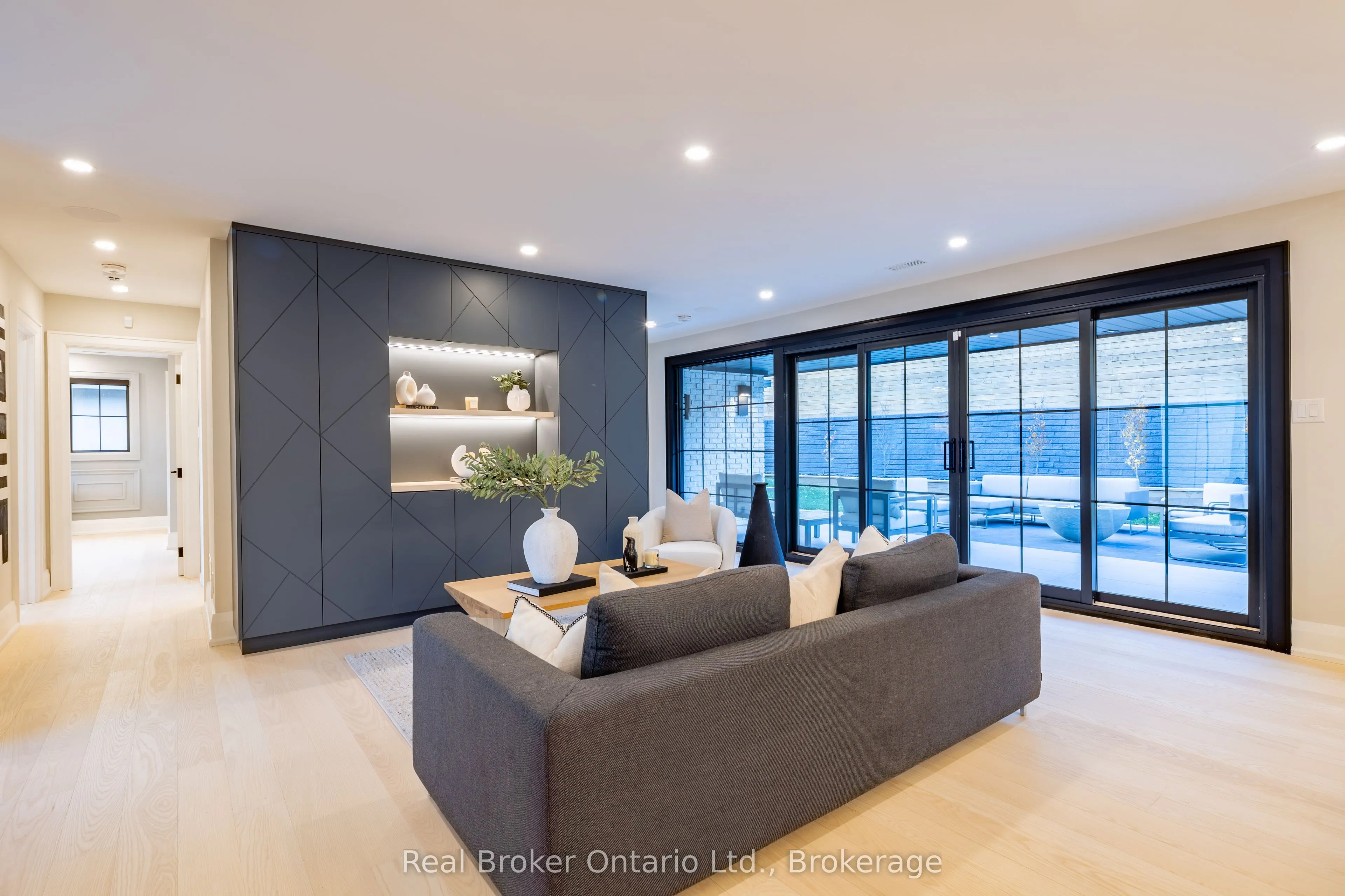 841 Danforth Place