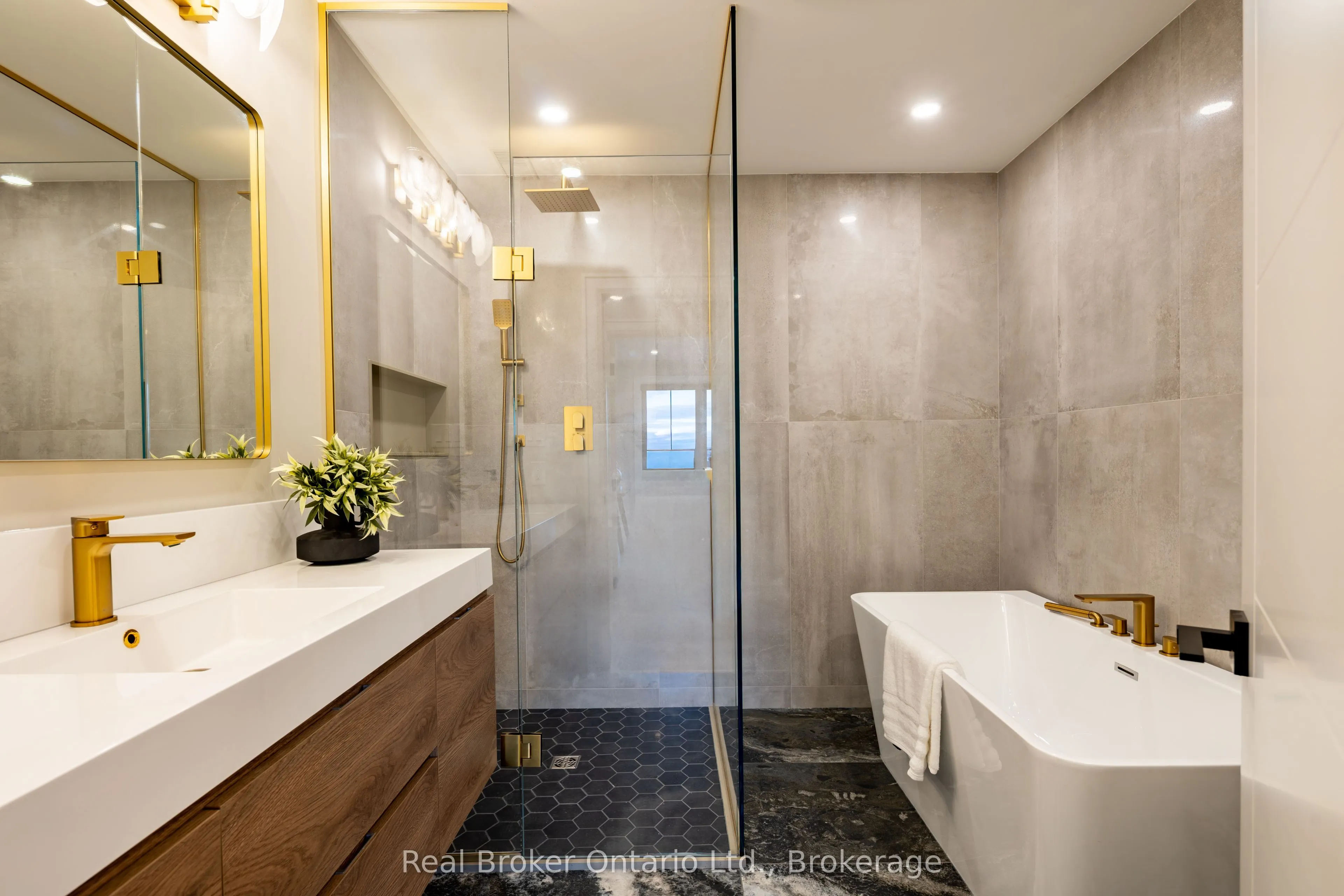 841 Danforth Place