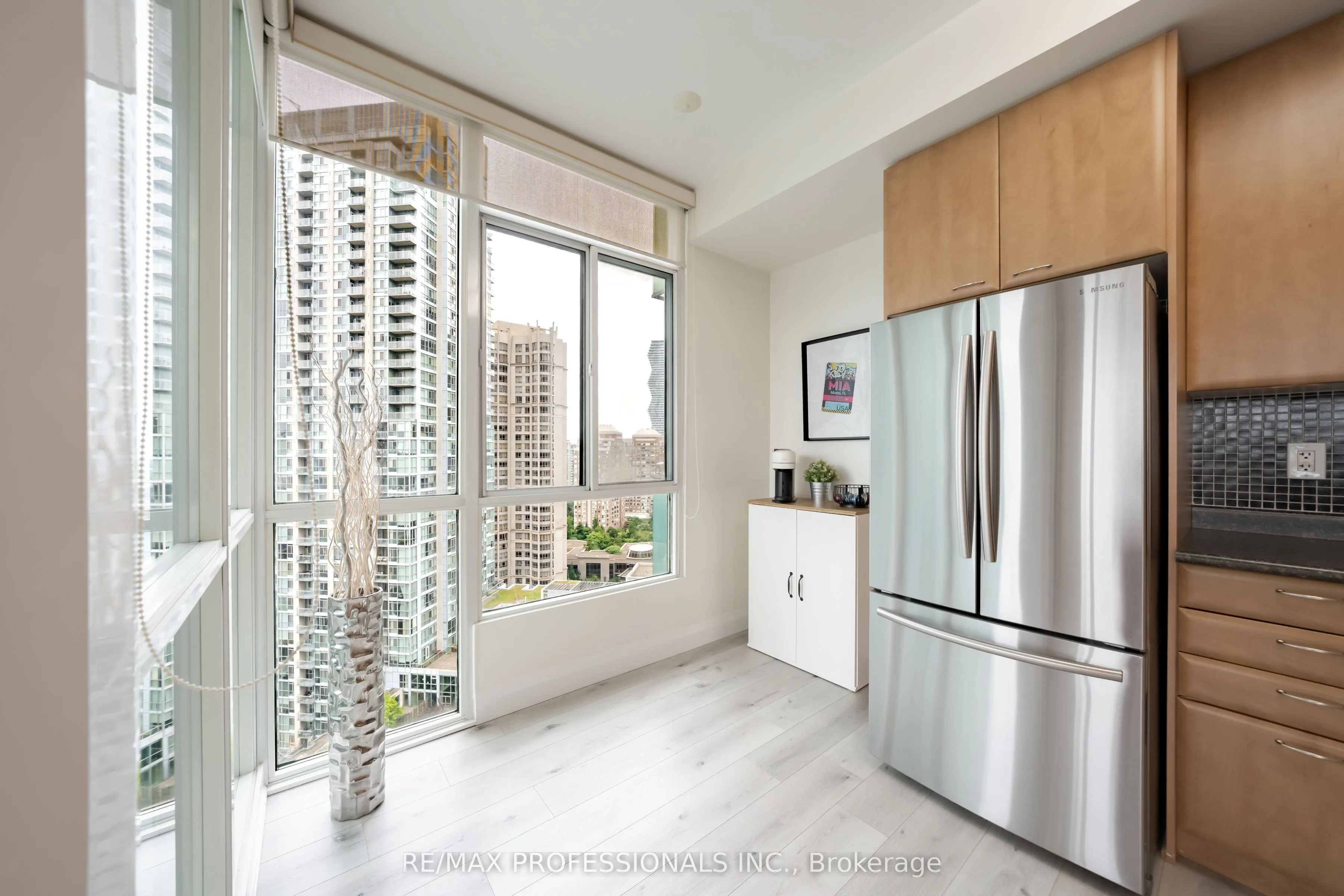 220 Burnhamthorpe Road W #2004