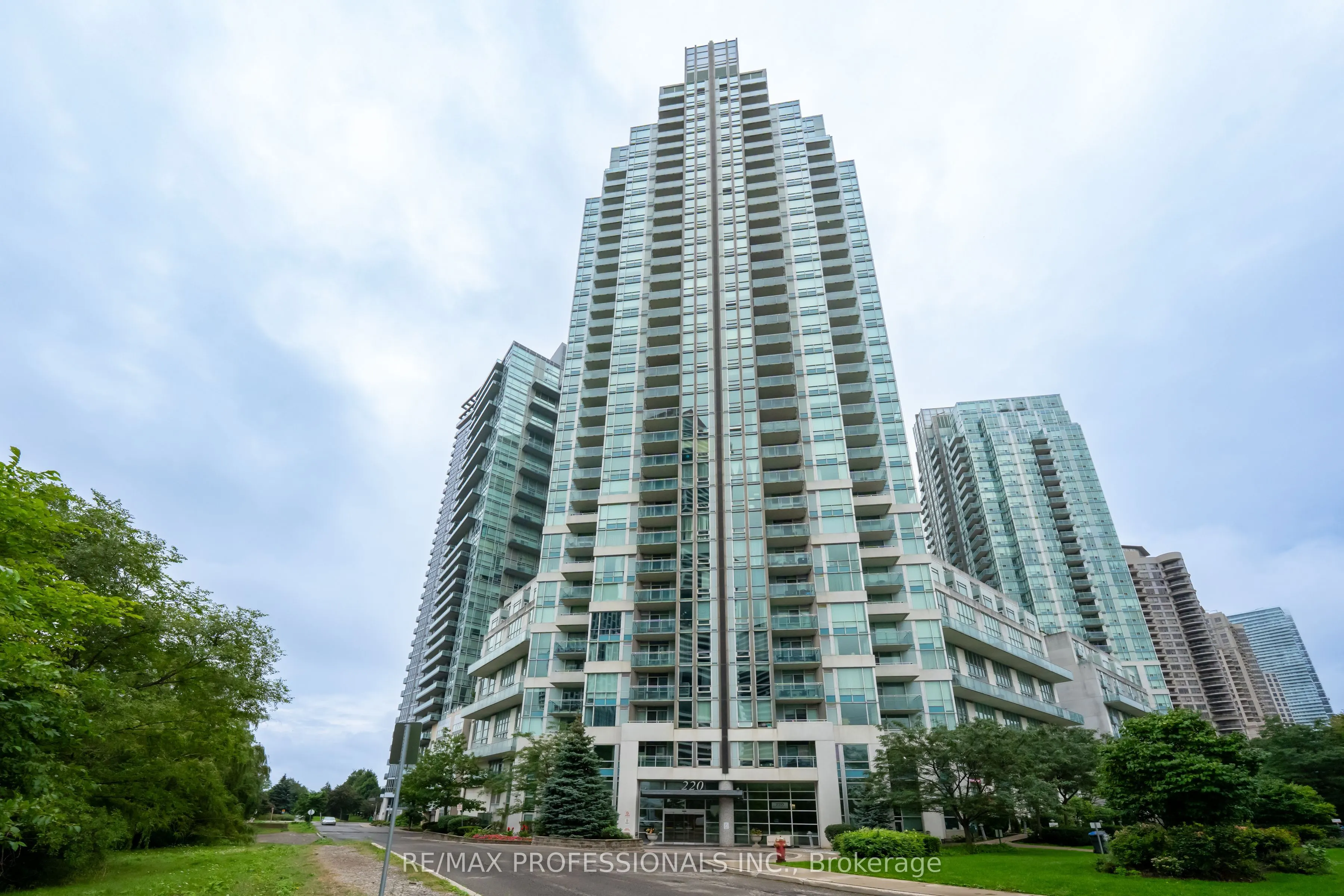 220 Burnhamthorpe Road W #2004