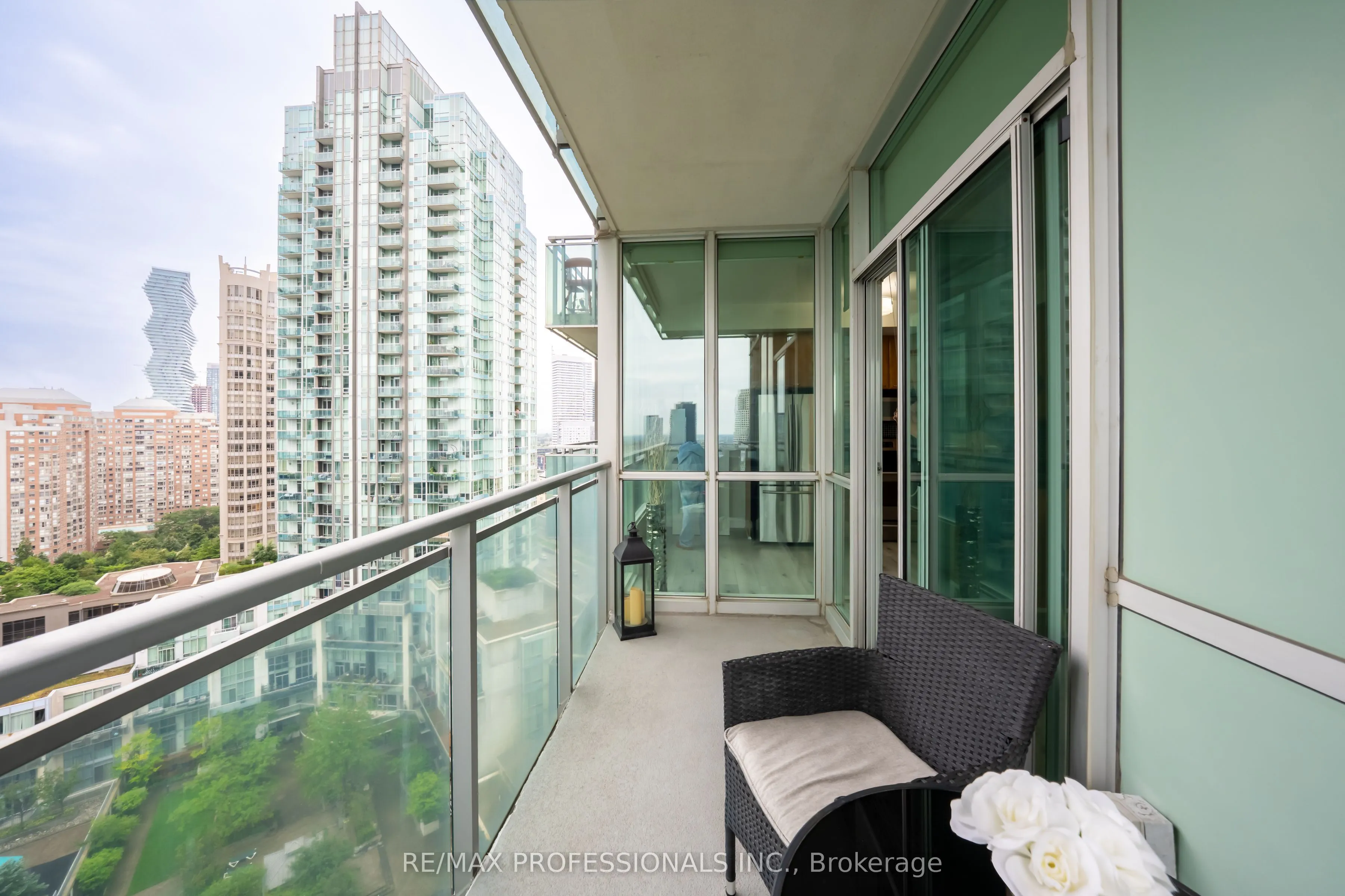 220 Burnhamthorpe Road W #2004