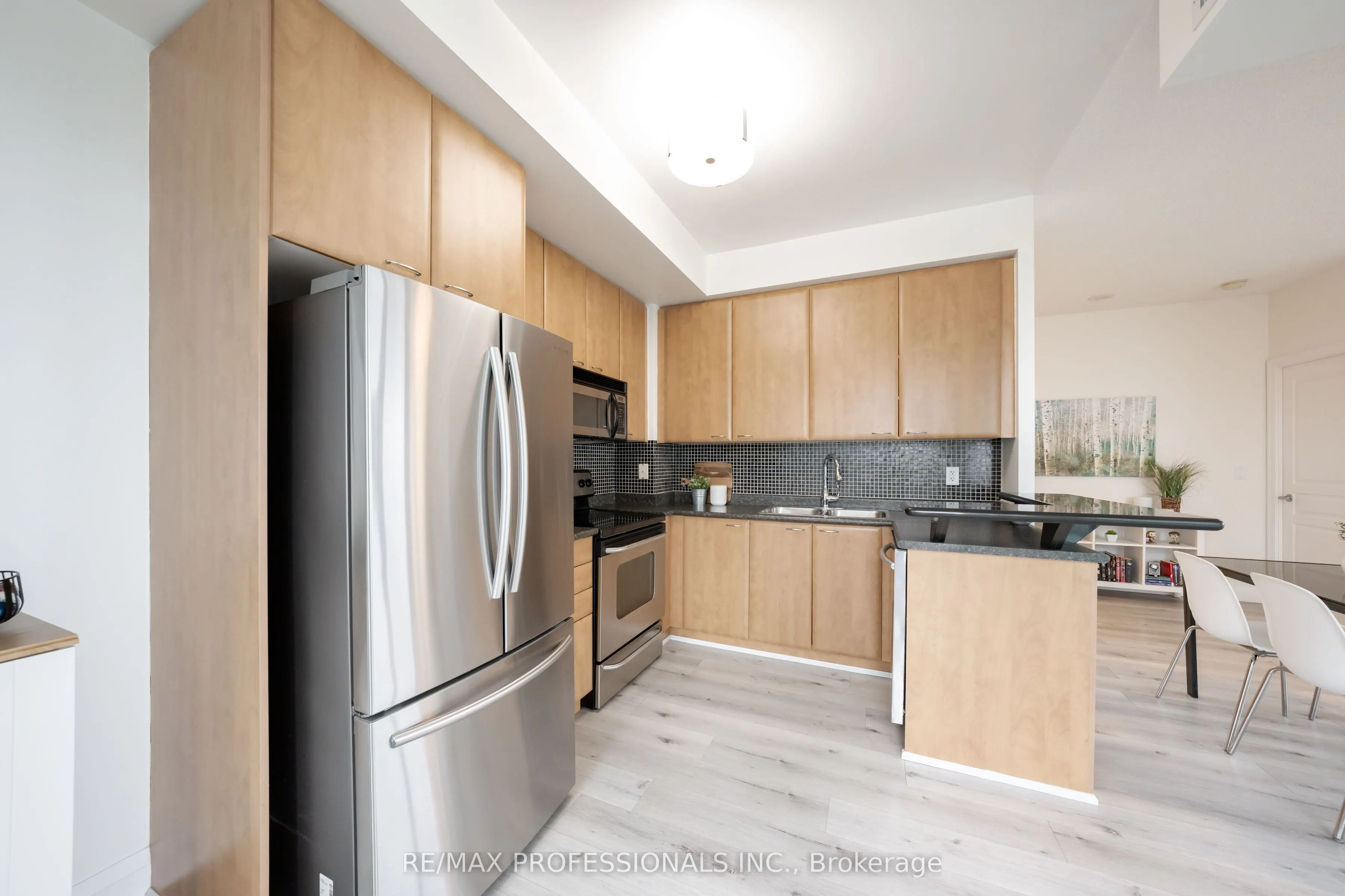 220 Burnhamthorpe Road W #2004