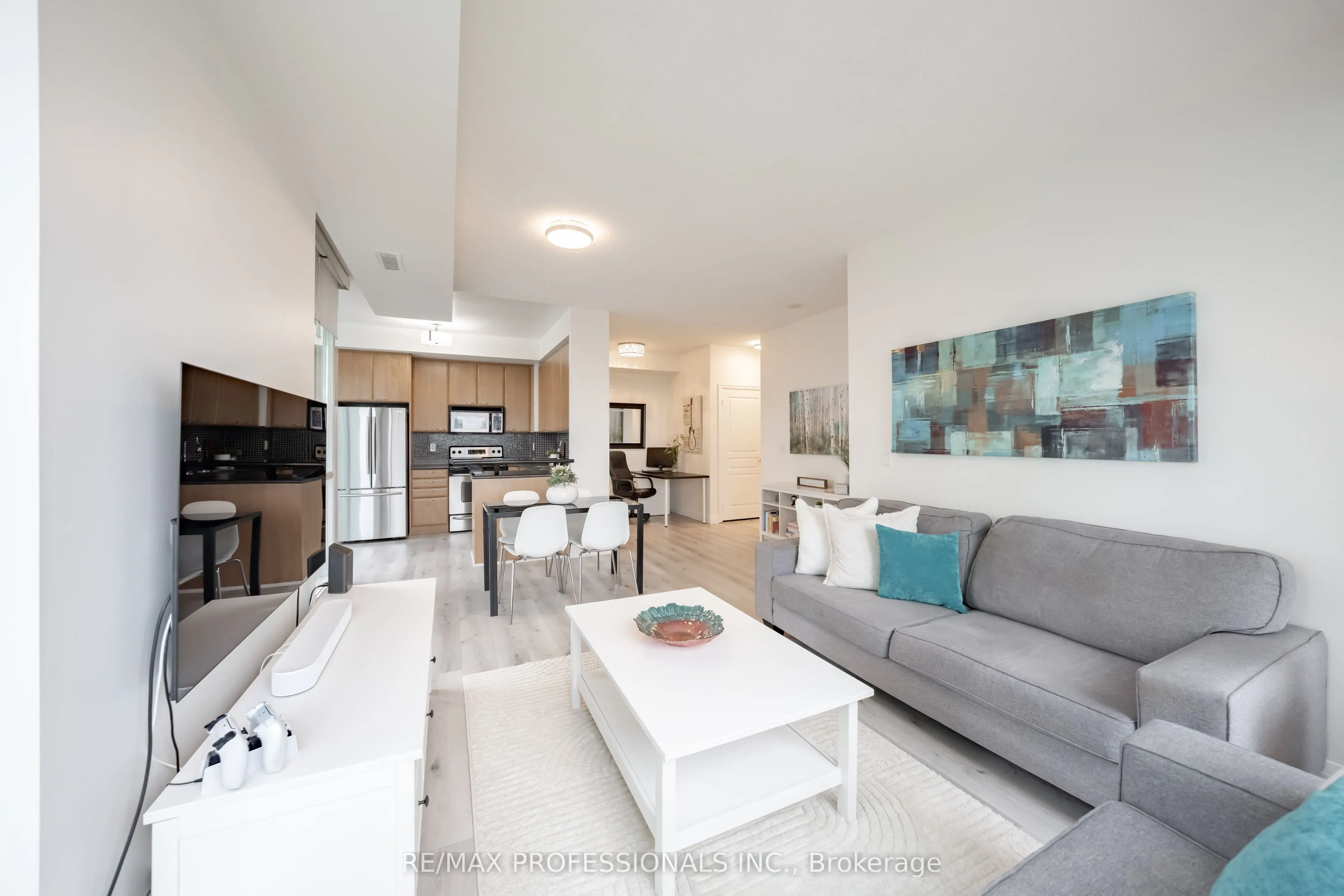220 Burnhamthorpe Road W #2004