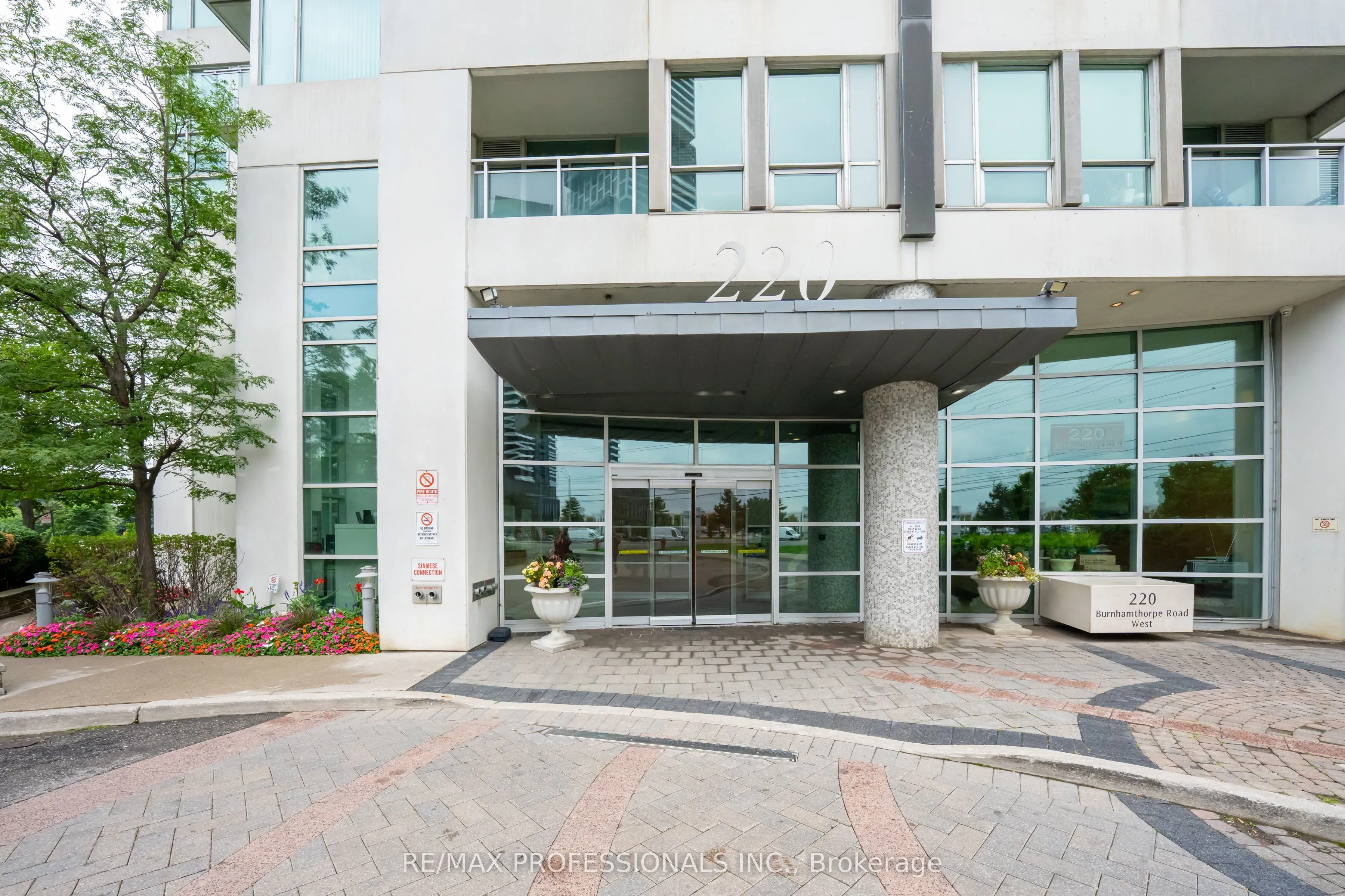 220 Burnhamthorpe Road W #2004