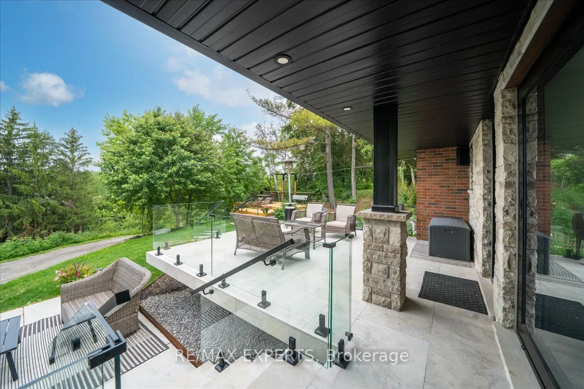 525 King Street E