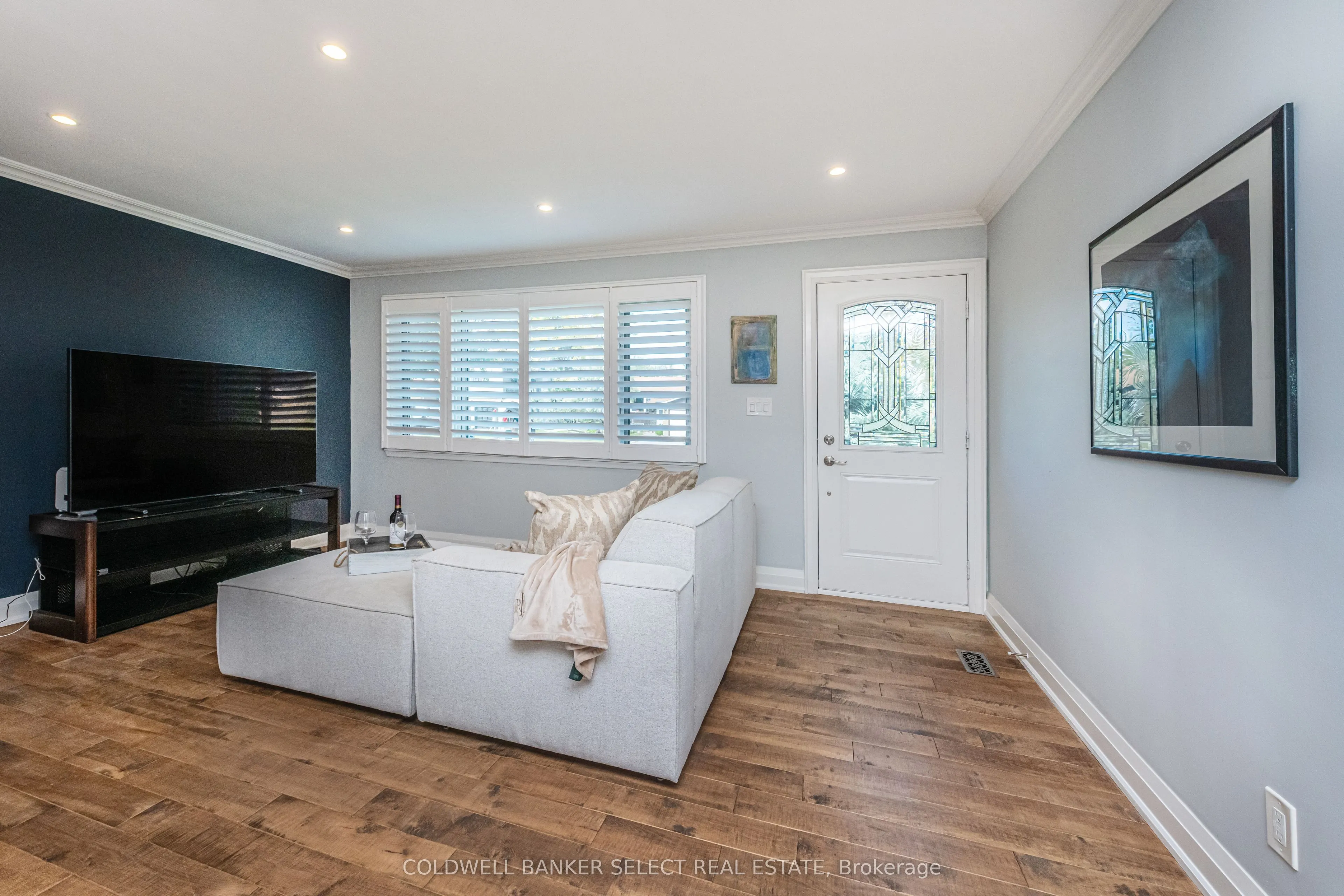 158 Ellwood Drive W