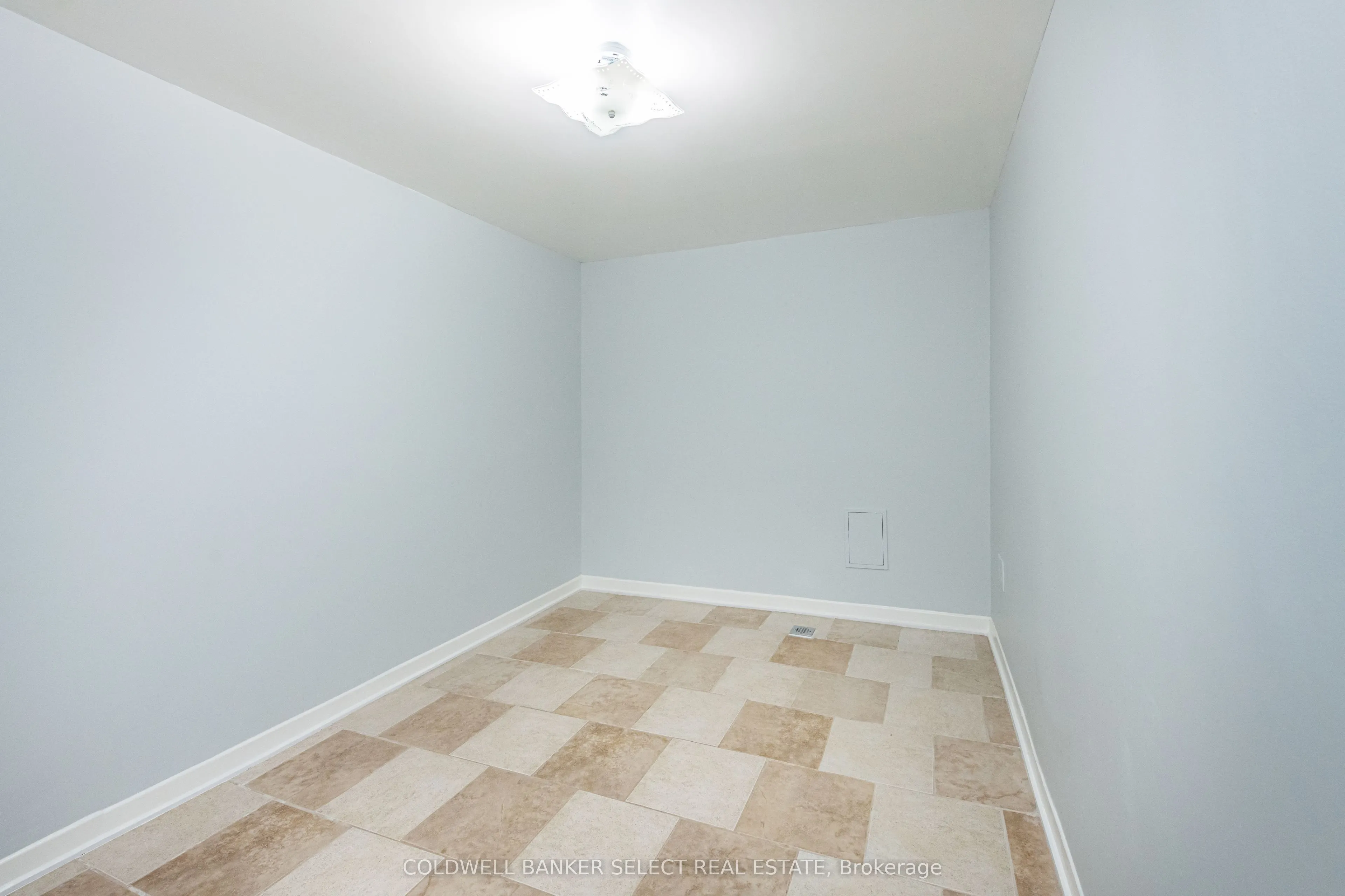 158 Ellwood Drive W
