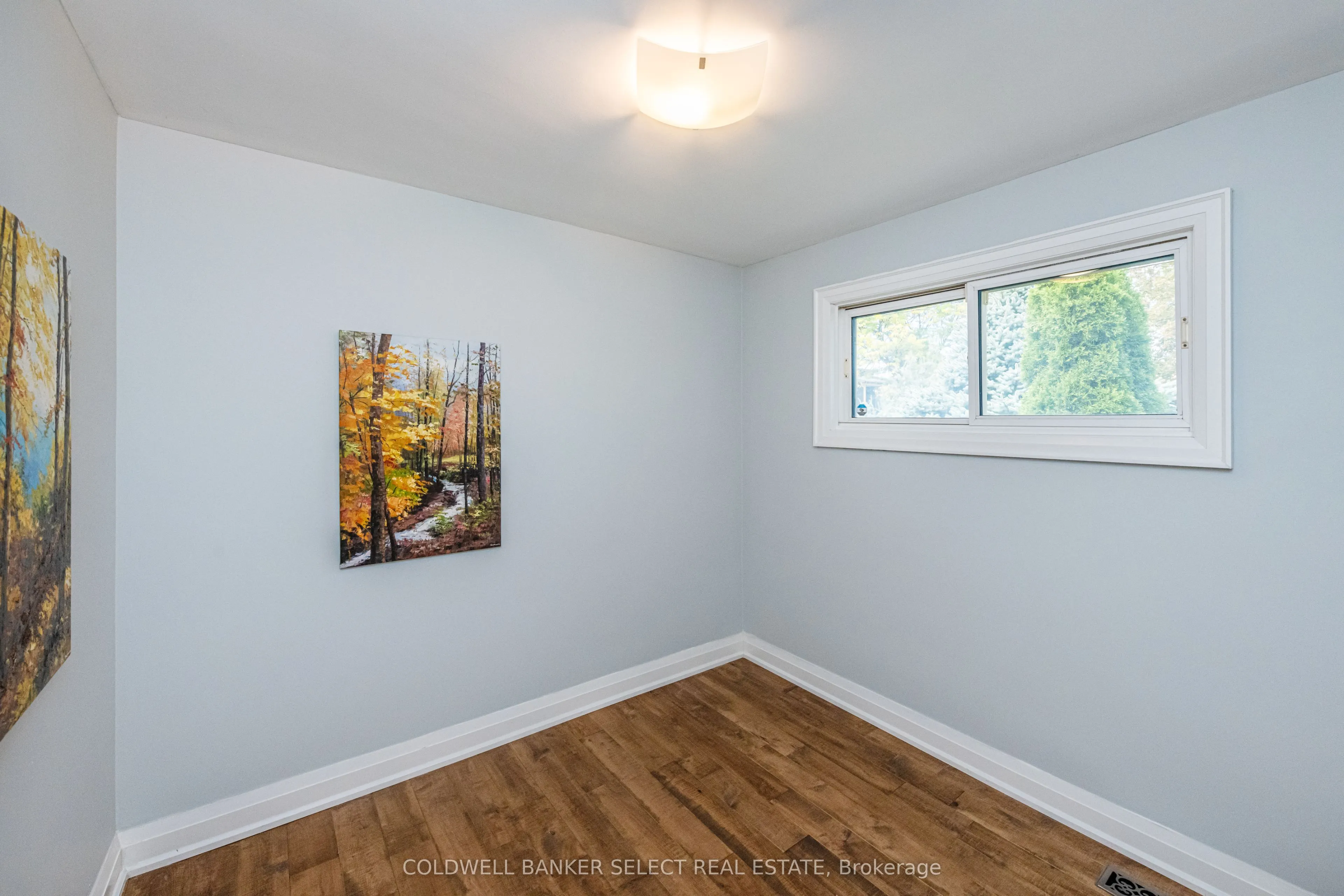 158 Ellwood Drive W