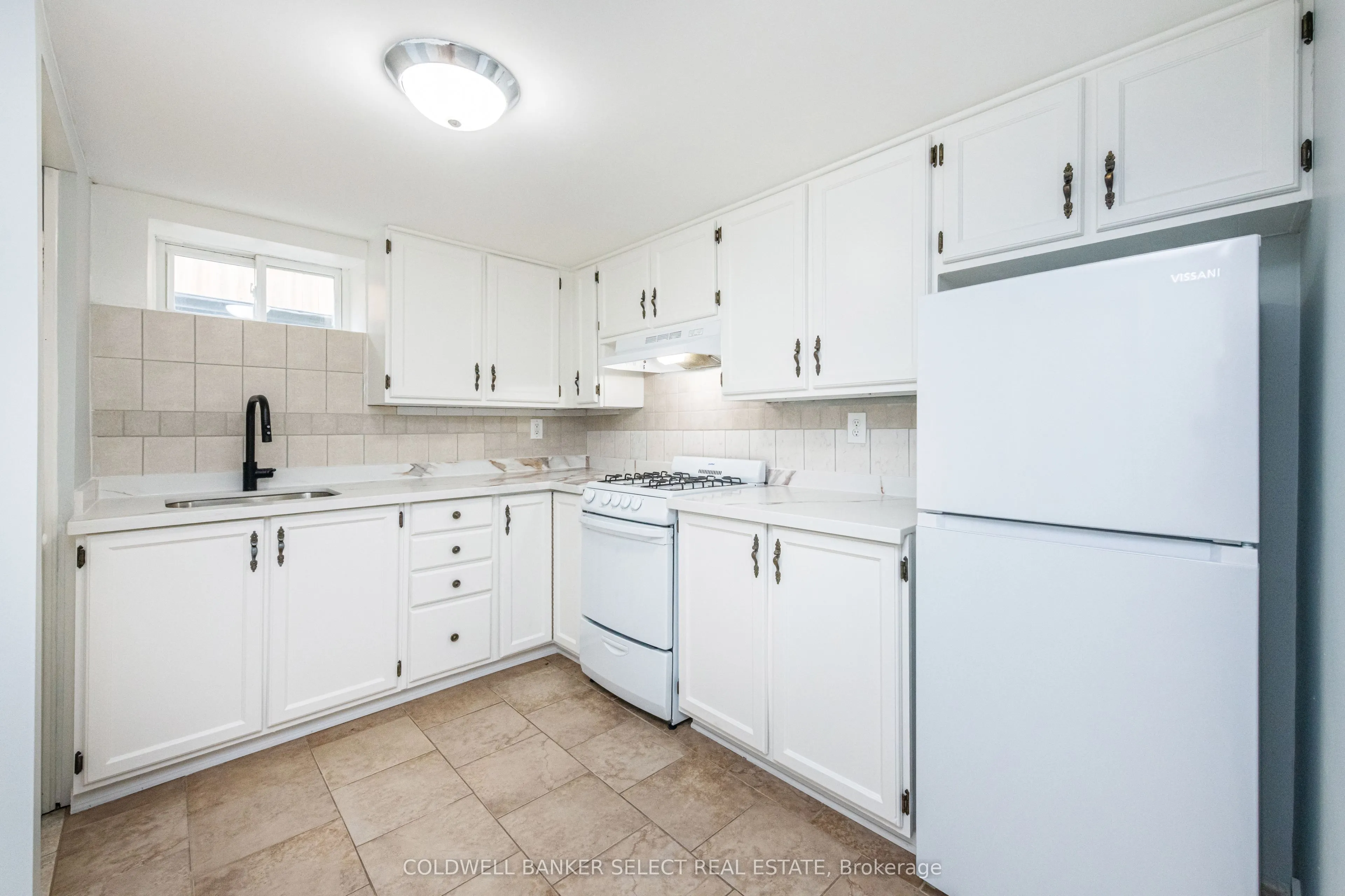 158 Ellwood Drive W