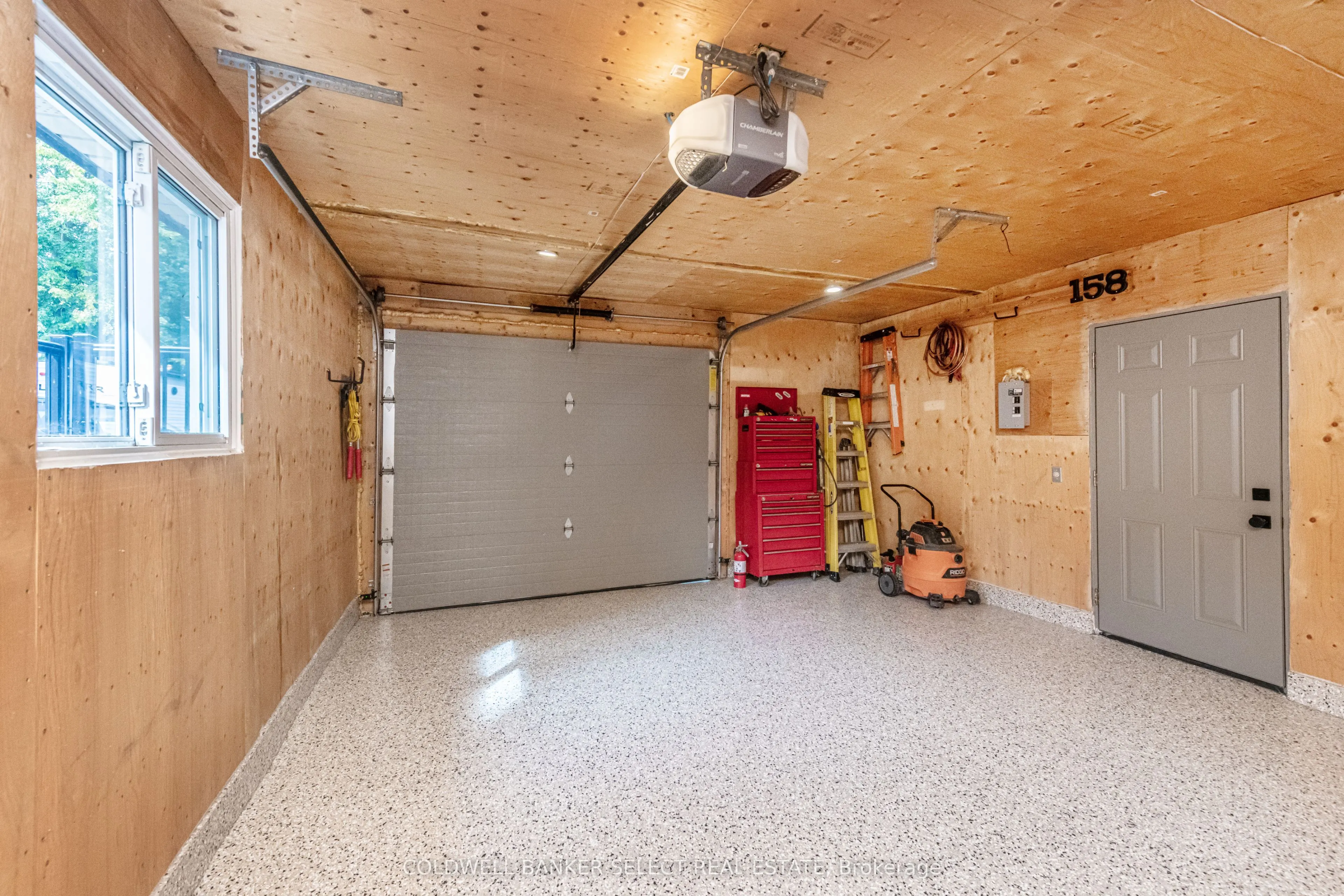 158 Ellwood Drive W