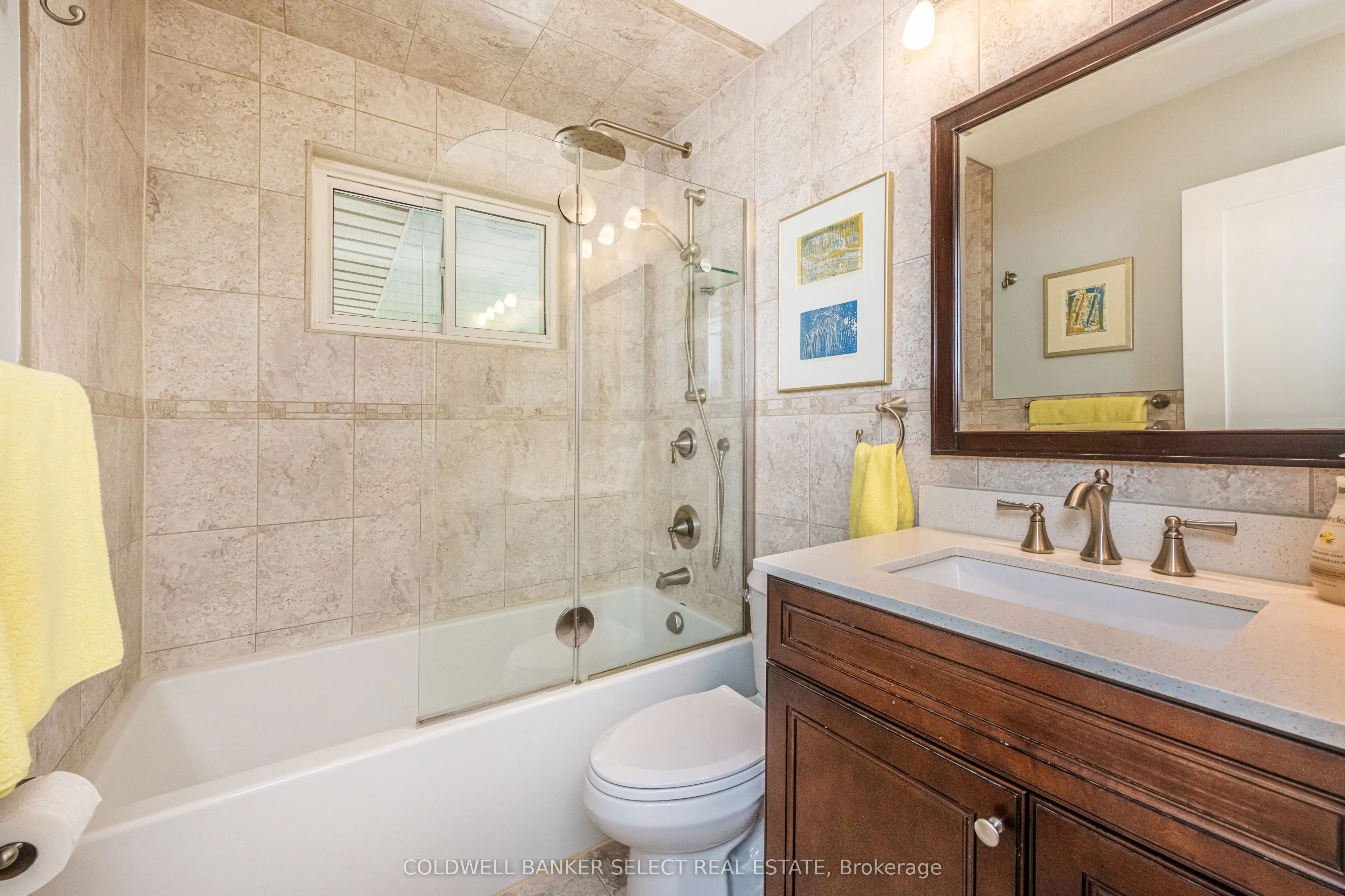 158 Ellwood Drive W