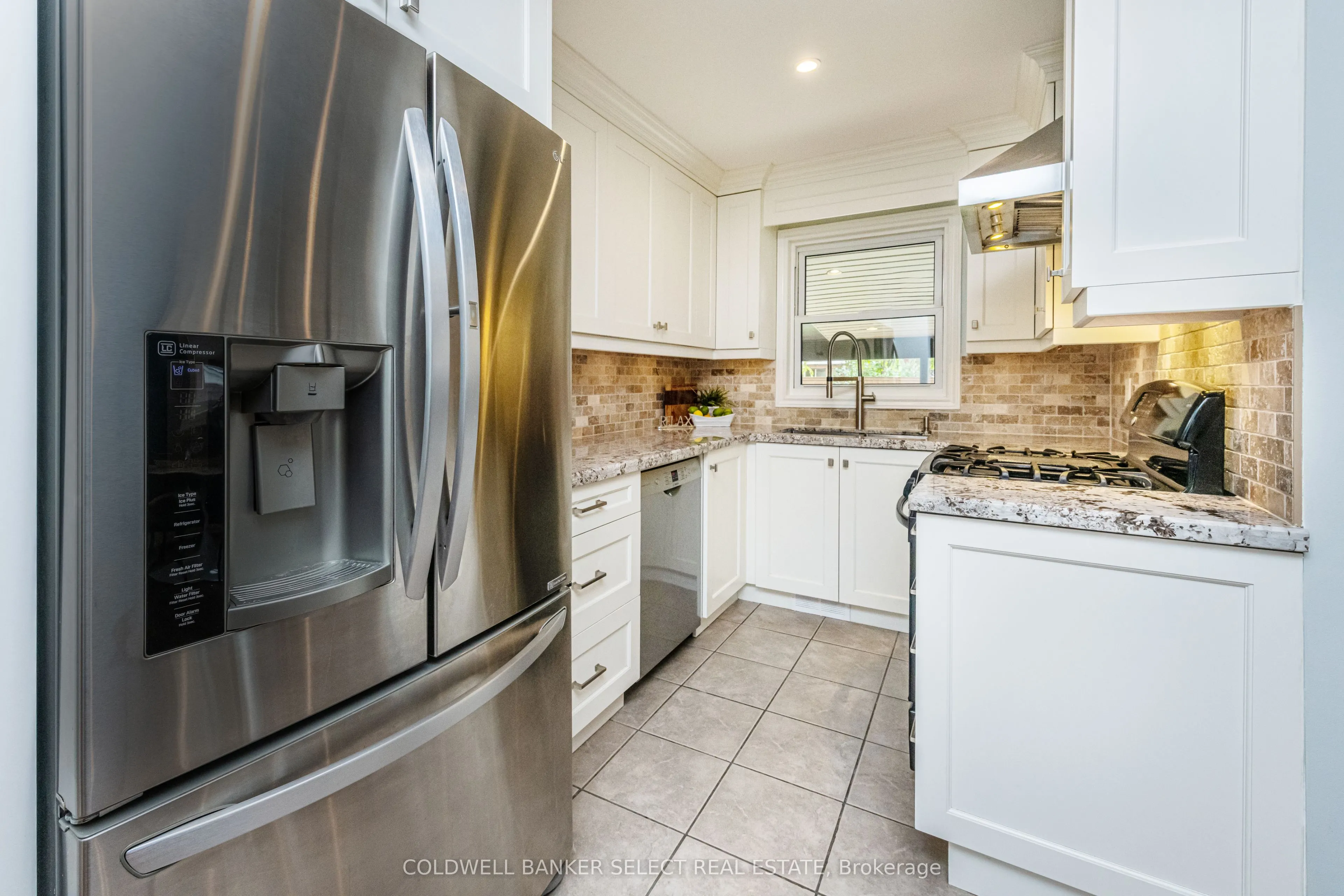 158 Ellwood Drive W