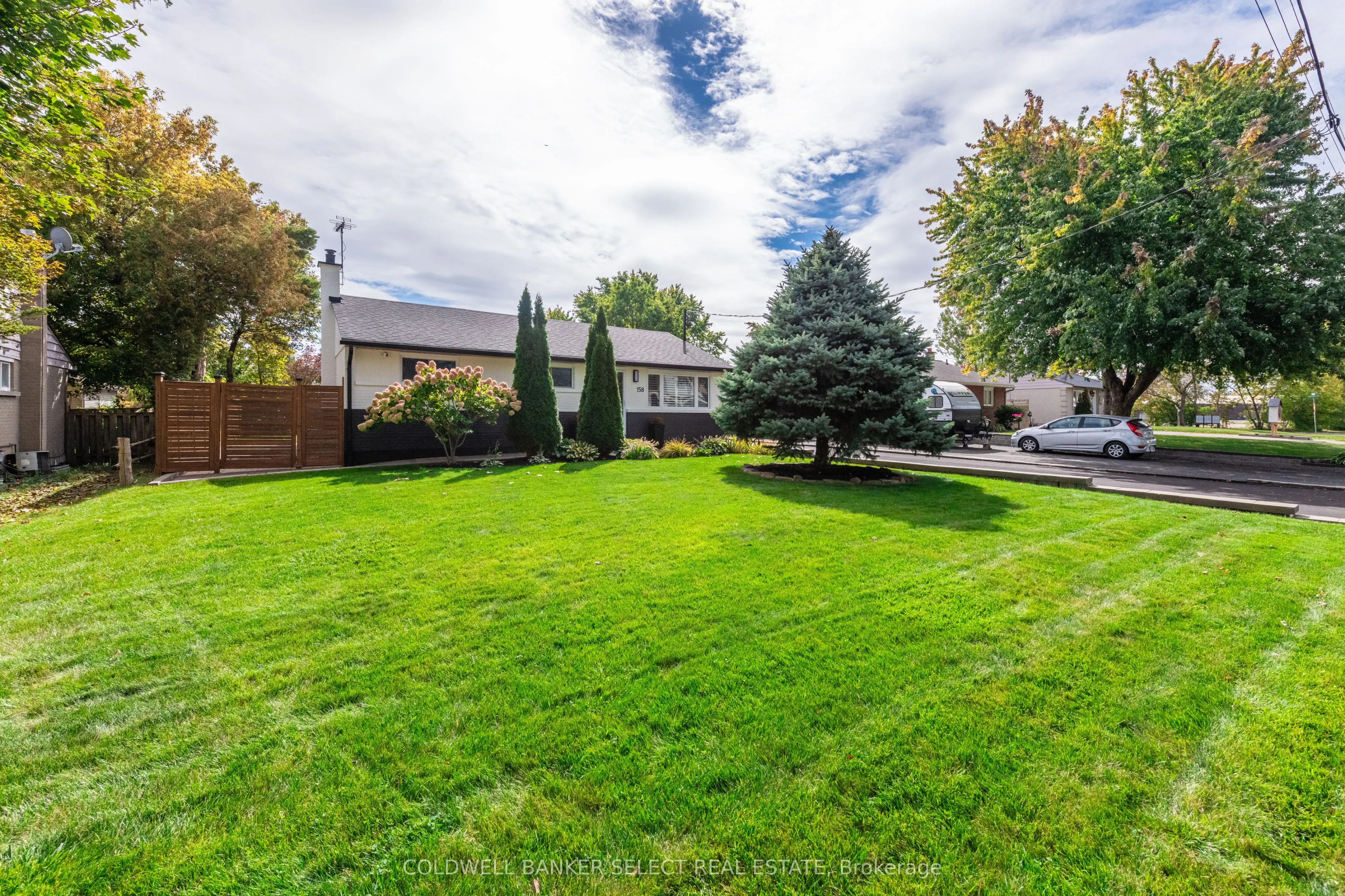 158 Ellwood Drive W