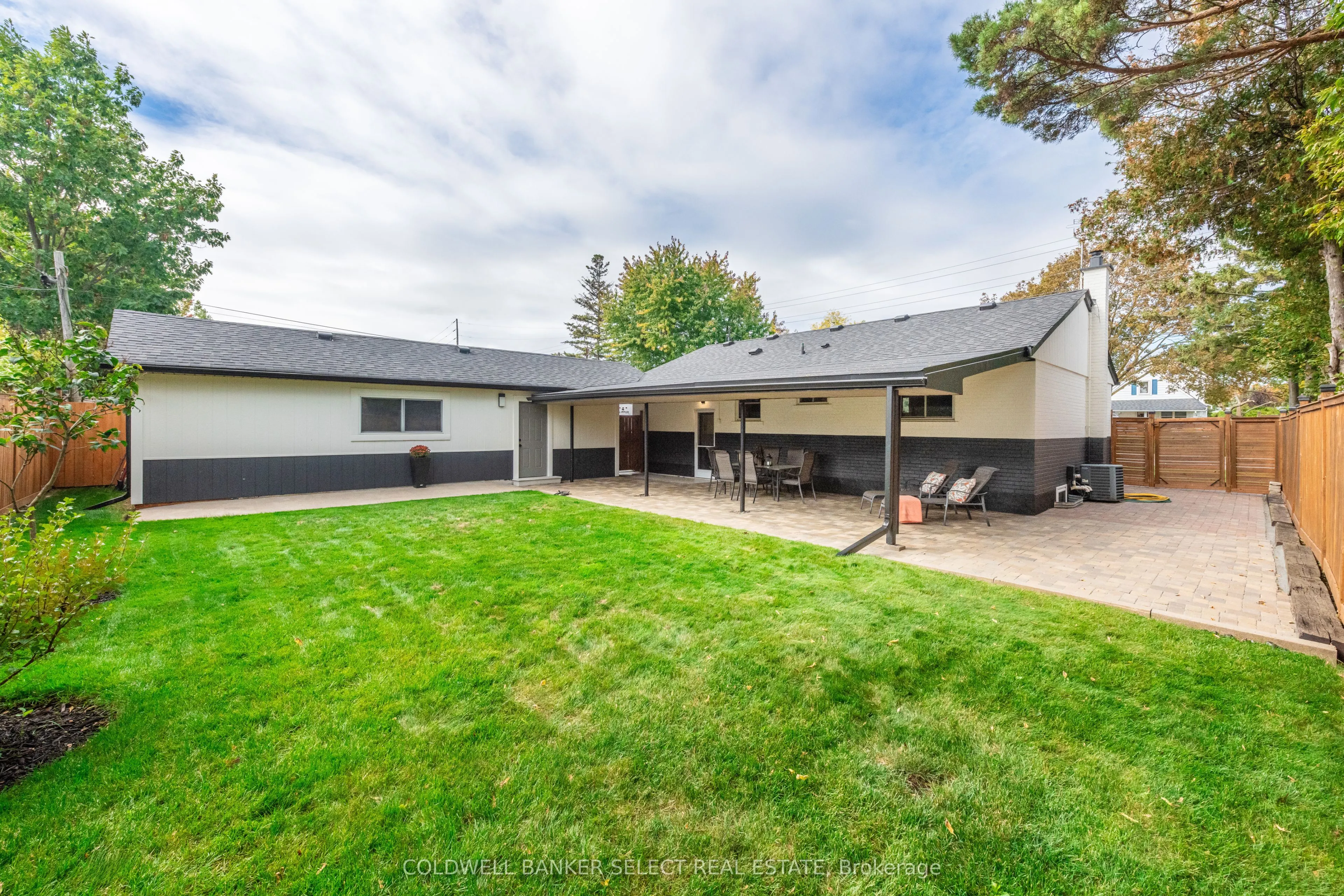 158 Ellwood Drive W