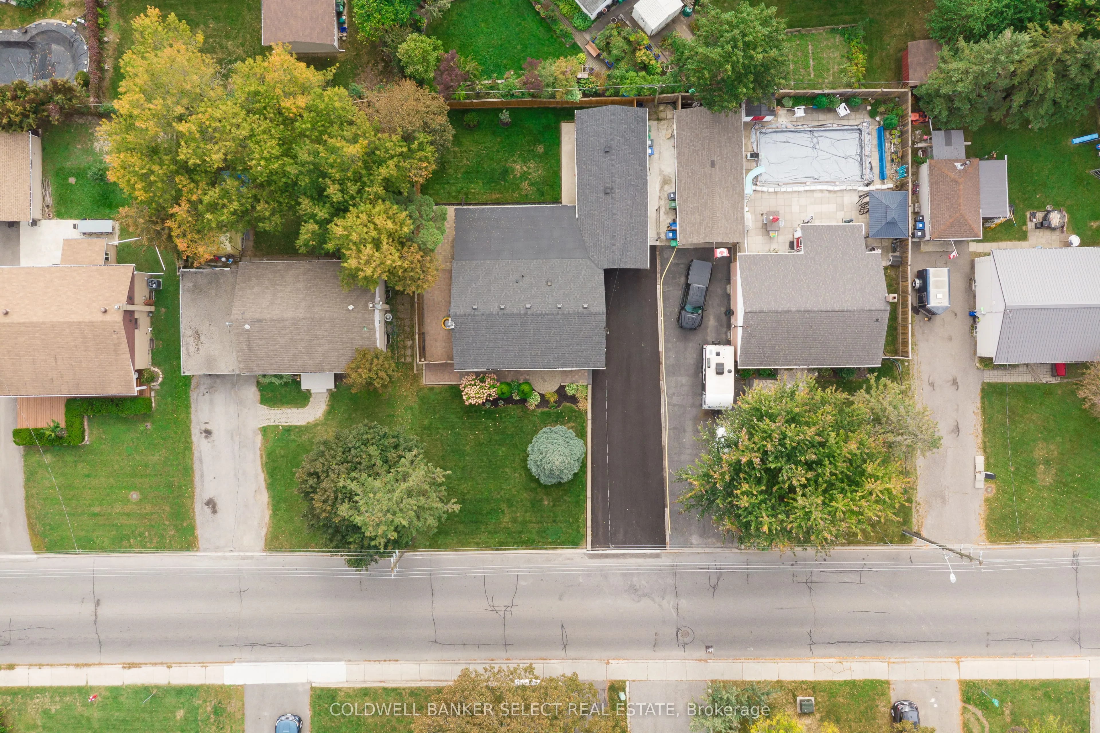 158 Ellwood Drive W