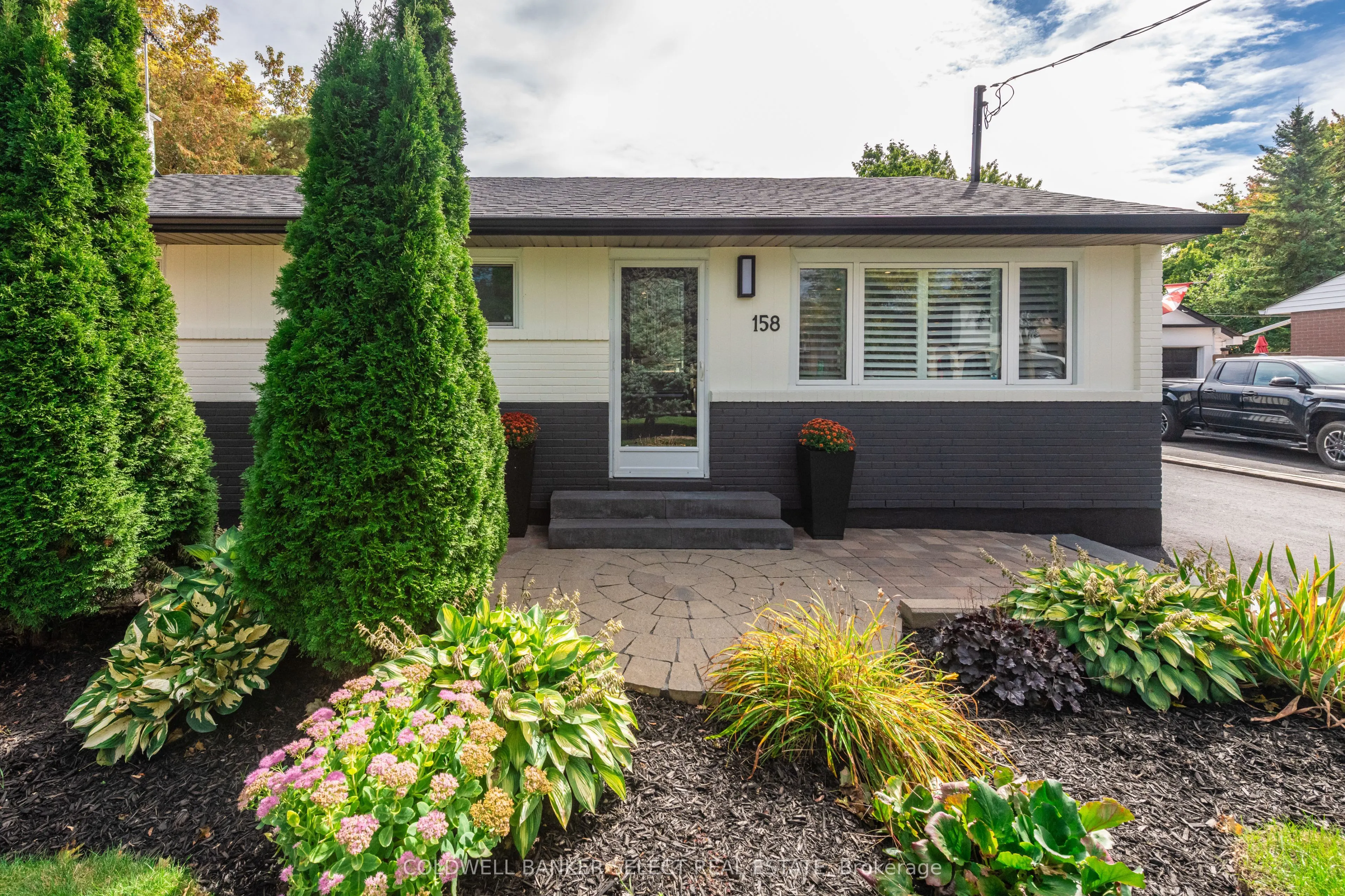 158 Ellwood Drive W