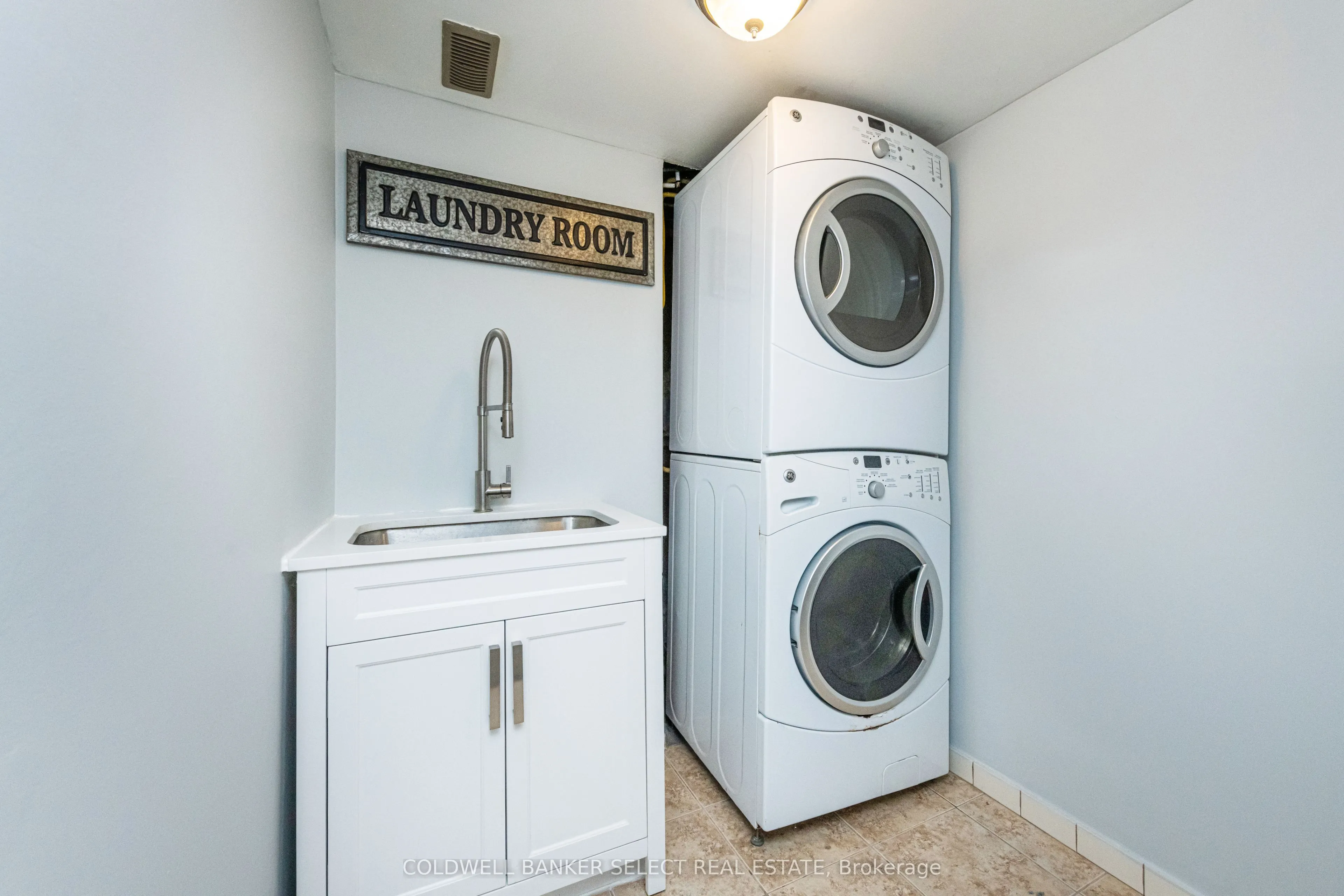 158 Ellwood Drive W
