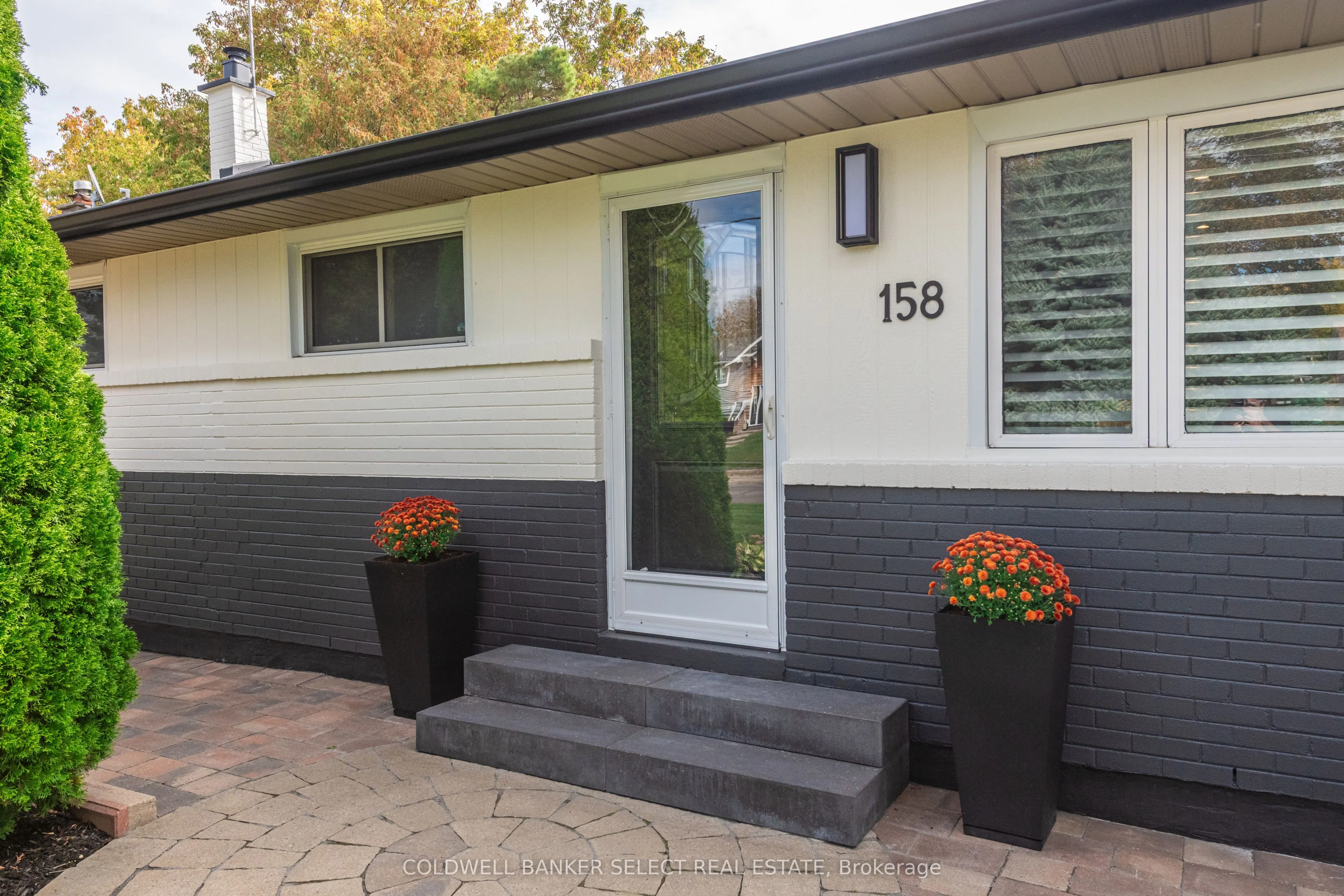 158 Ellwood Drive W