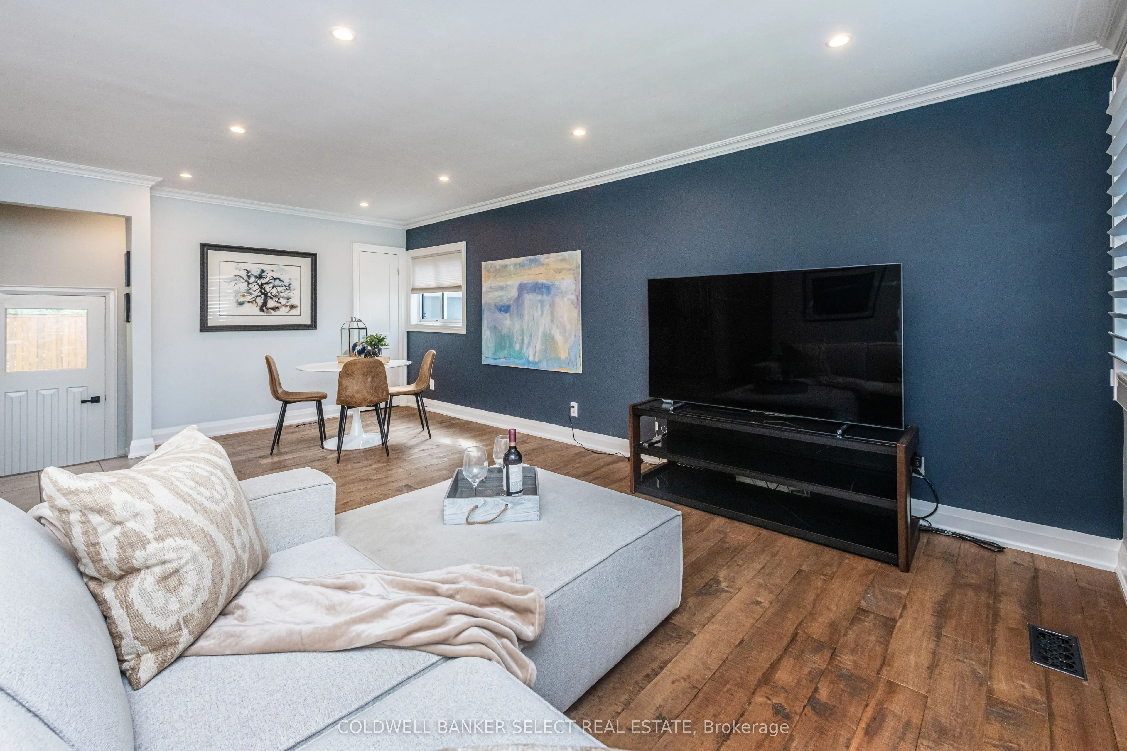 158 Ellwood Drive W