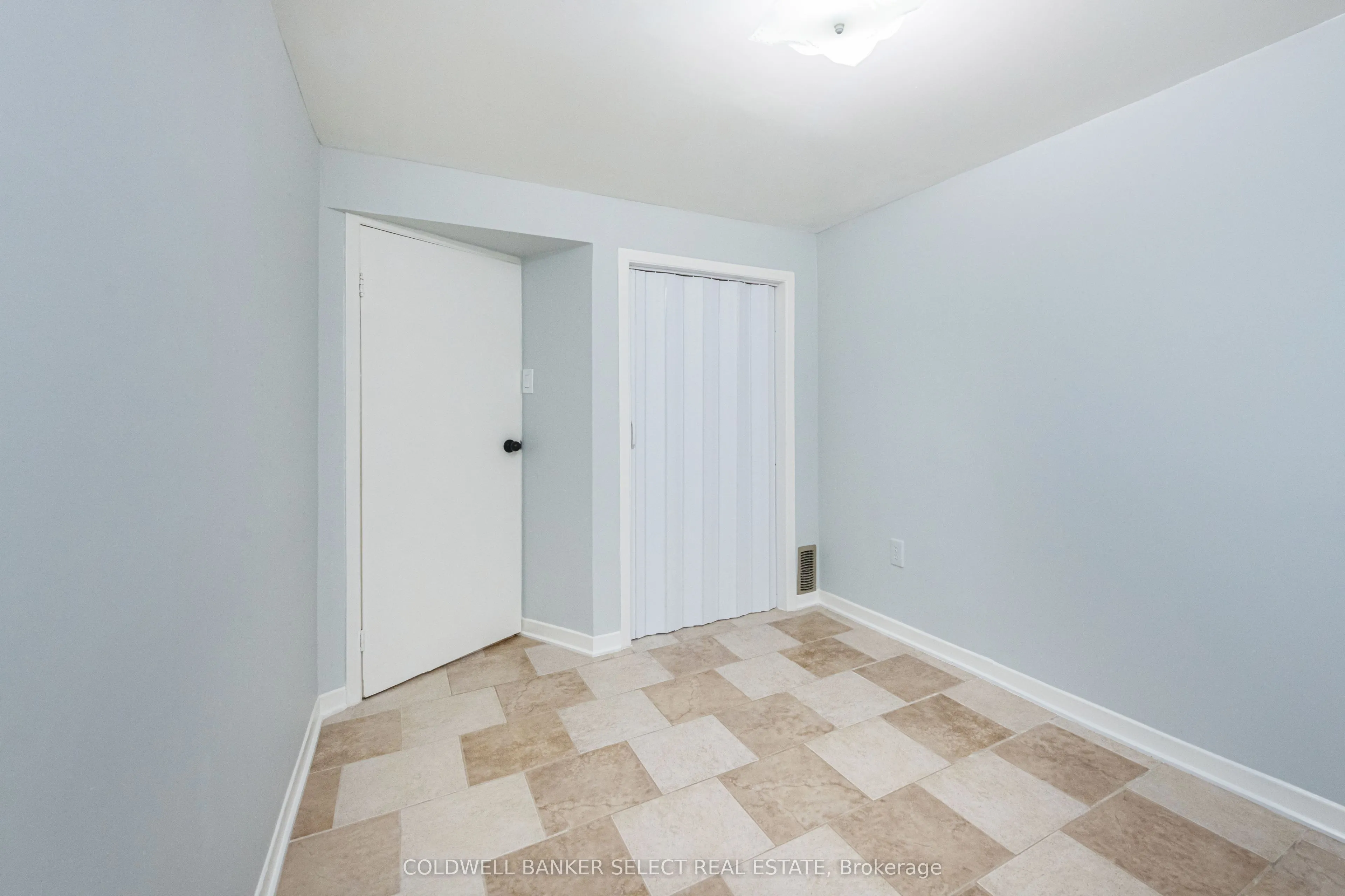 158 Ellwood Drive W