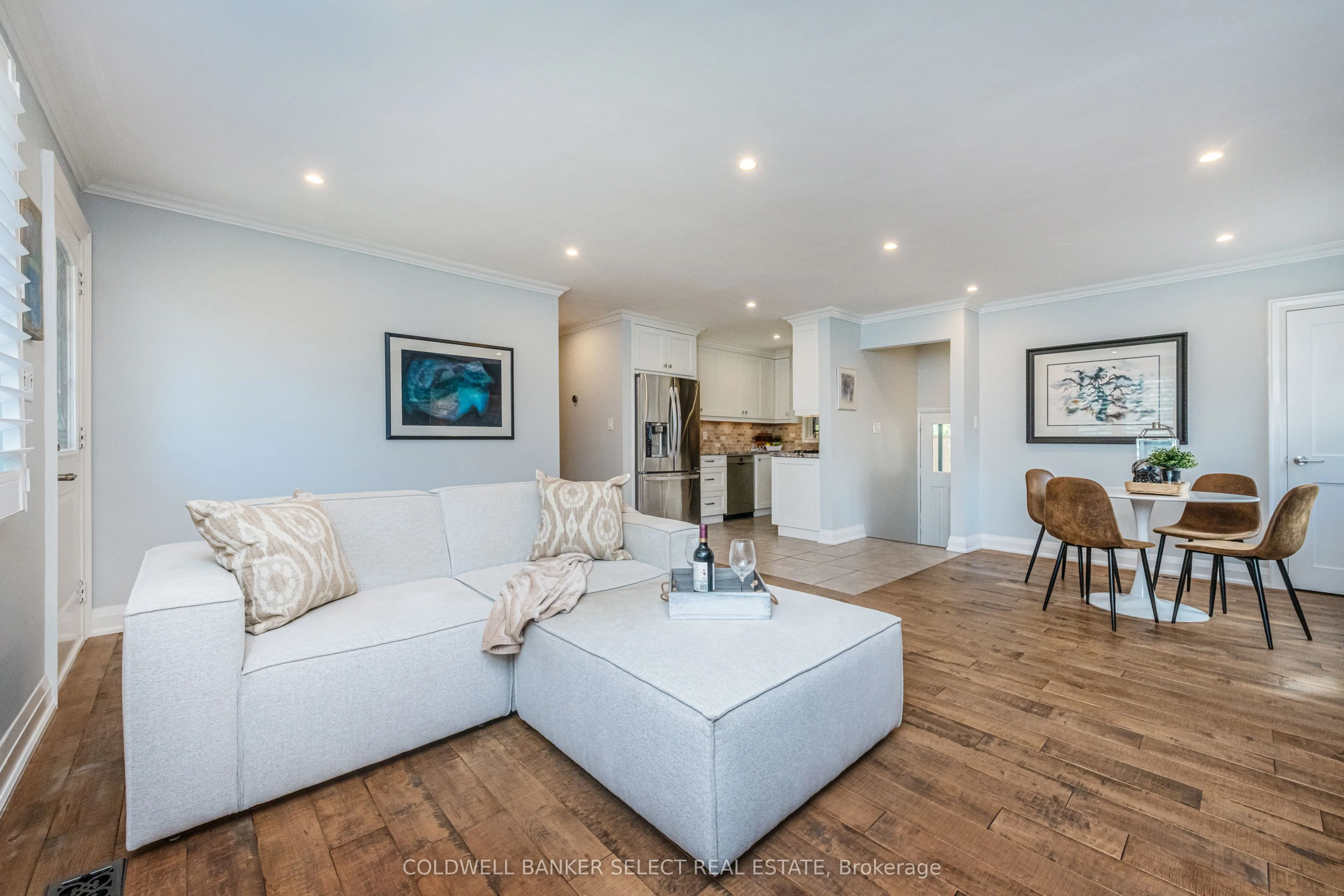 158 Ellwood Drive W