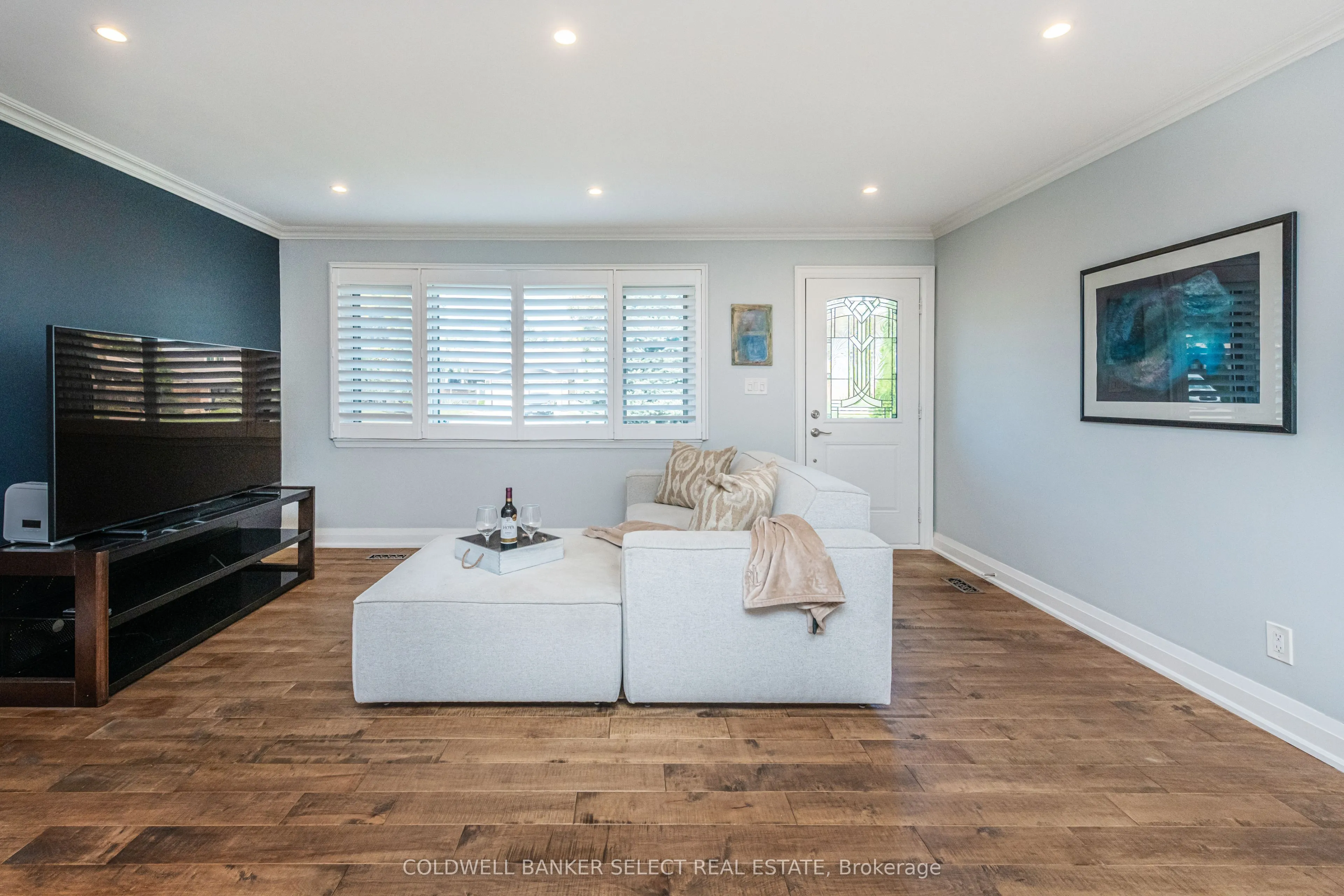 158 Ellwood Drive W