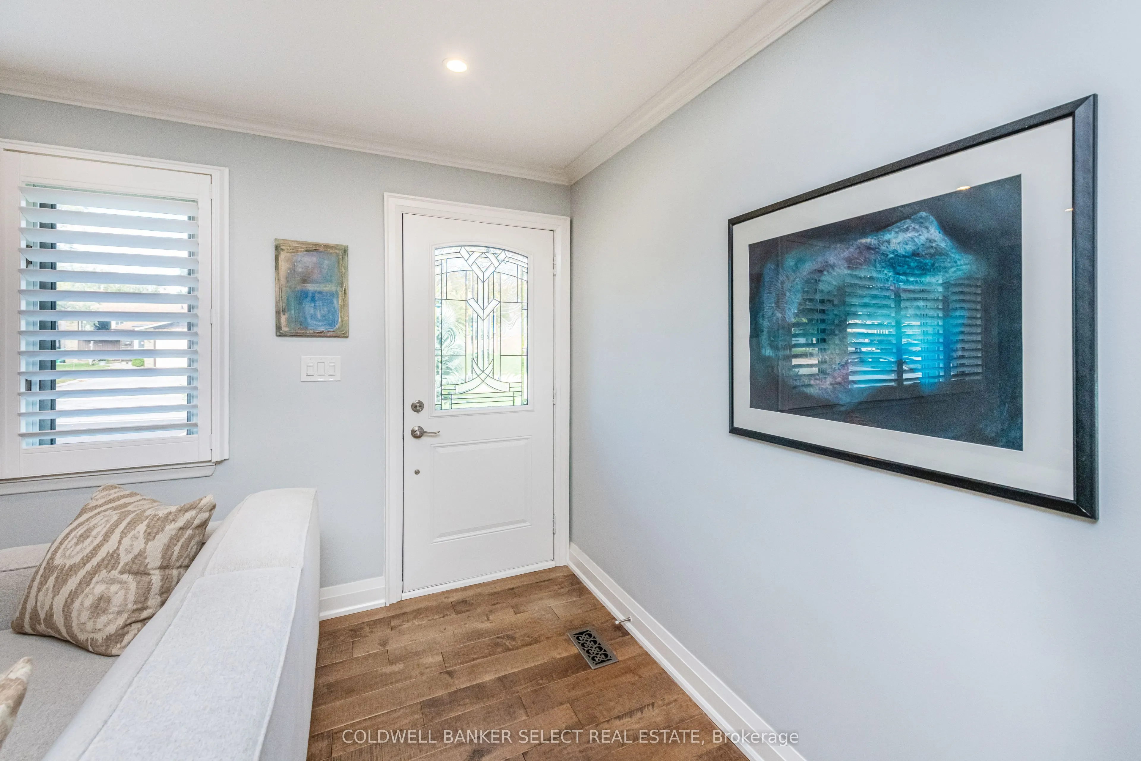 158 Ellwood Drive W