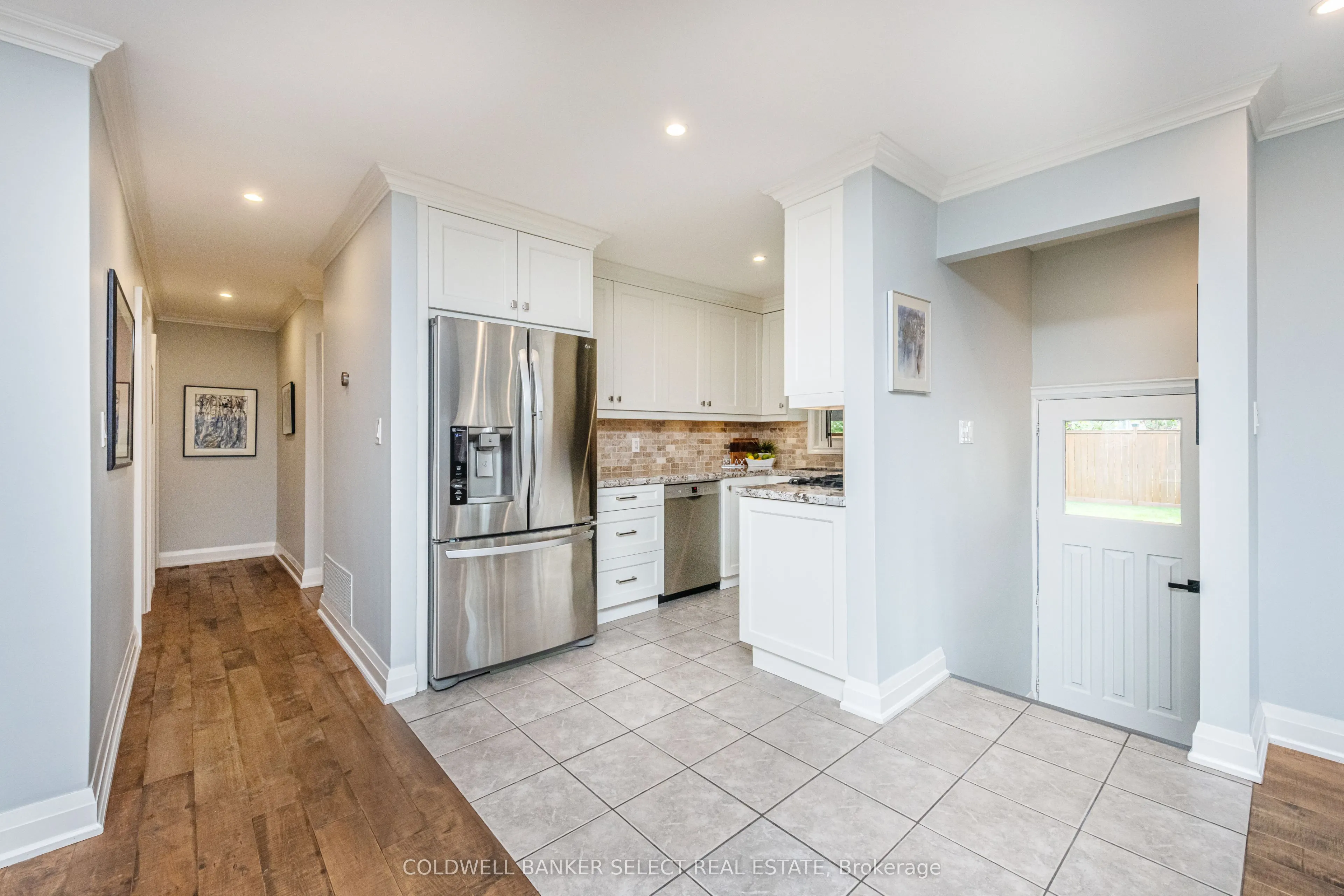 158 Ellwood Drive W
