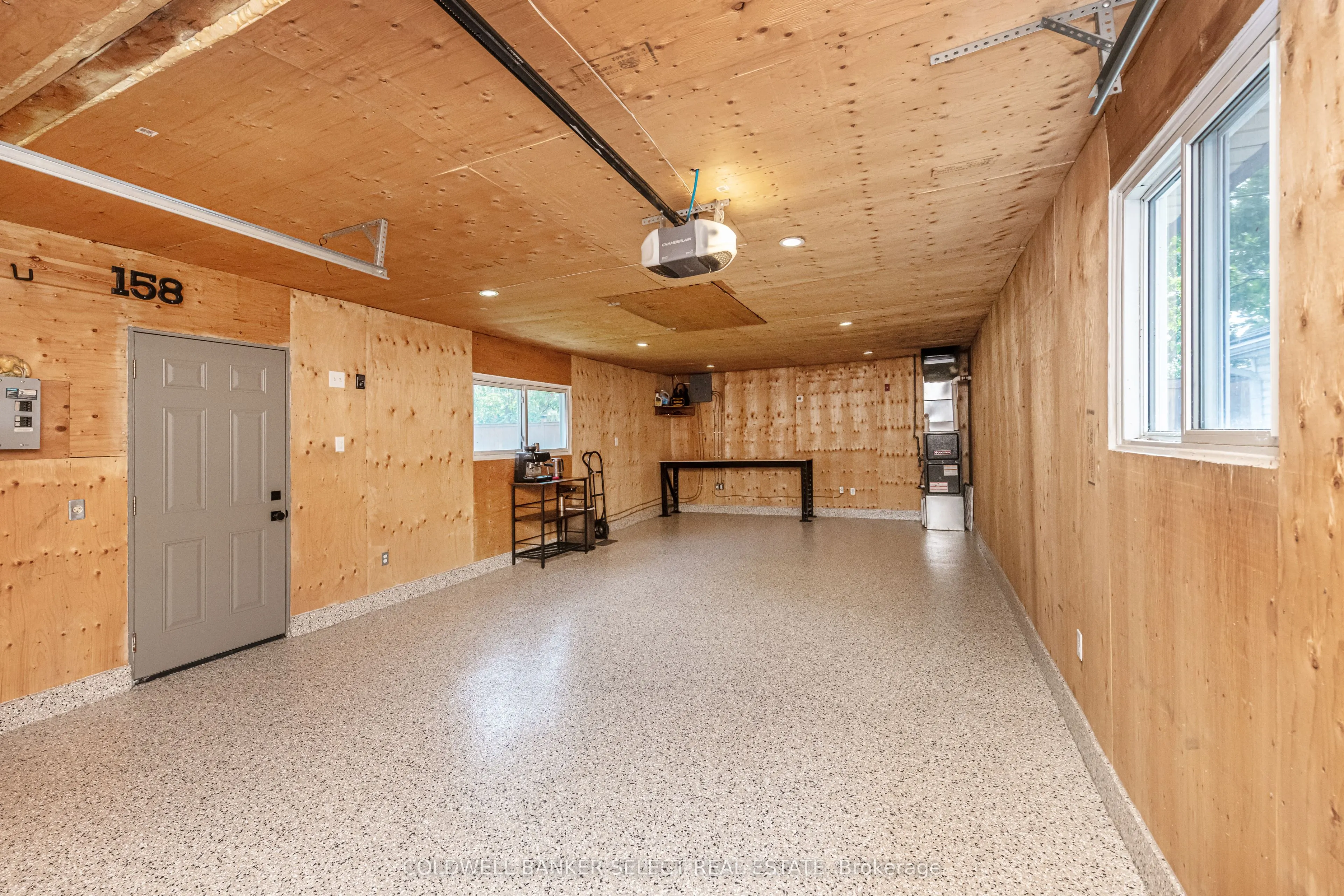 158 Ellwood Drive W