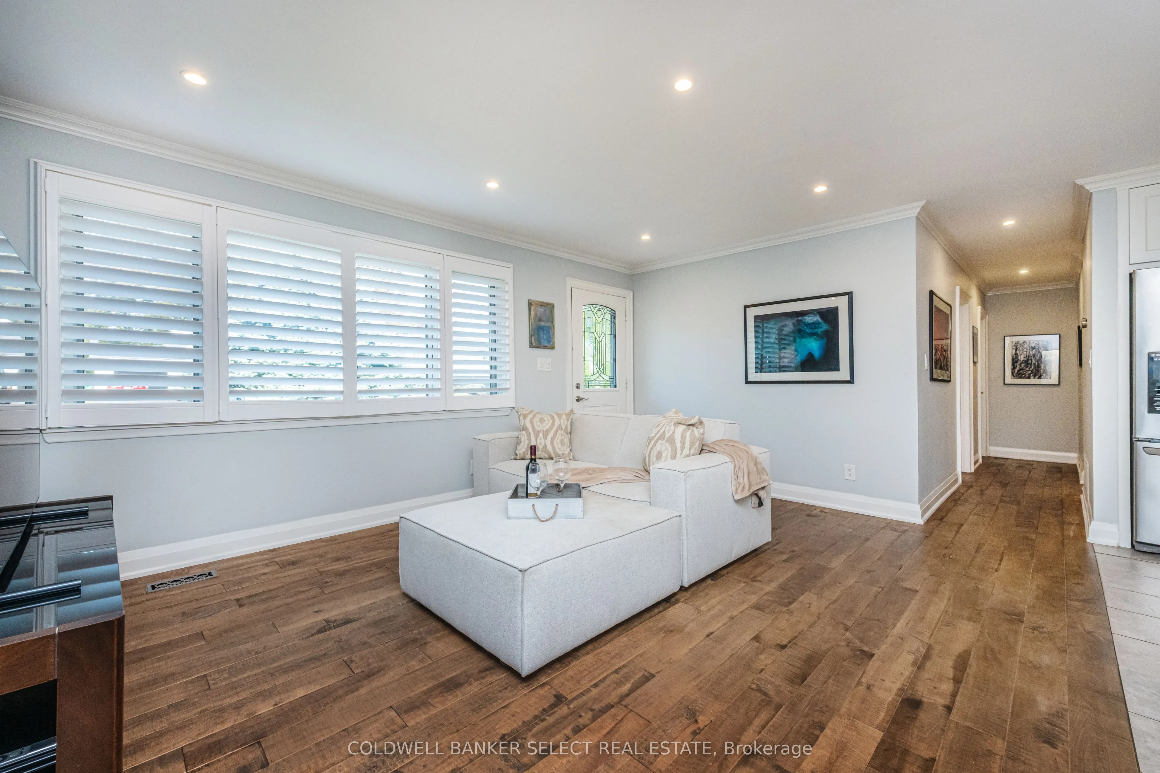 158 Ellwood Drive W