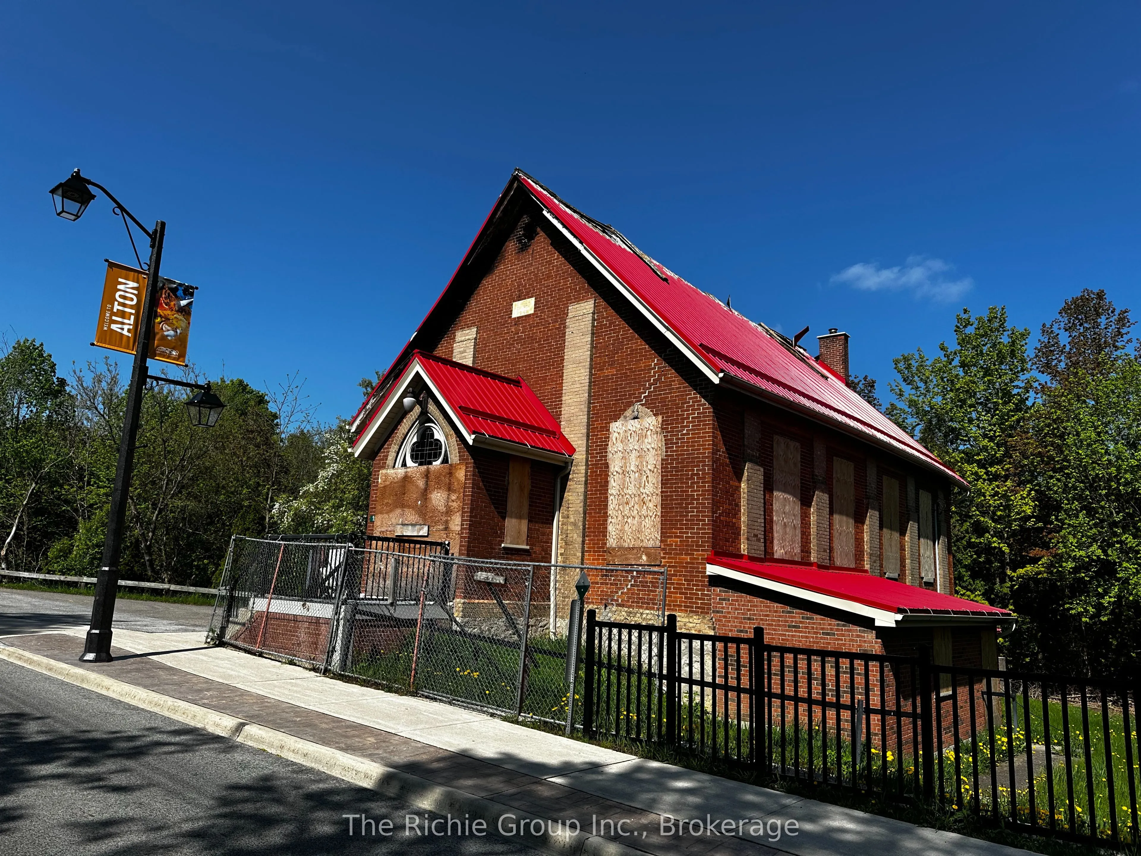 1532 Queen Street