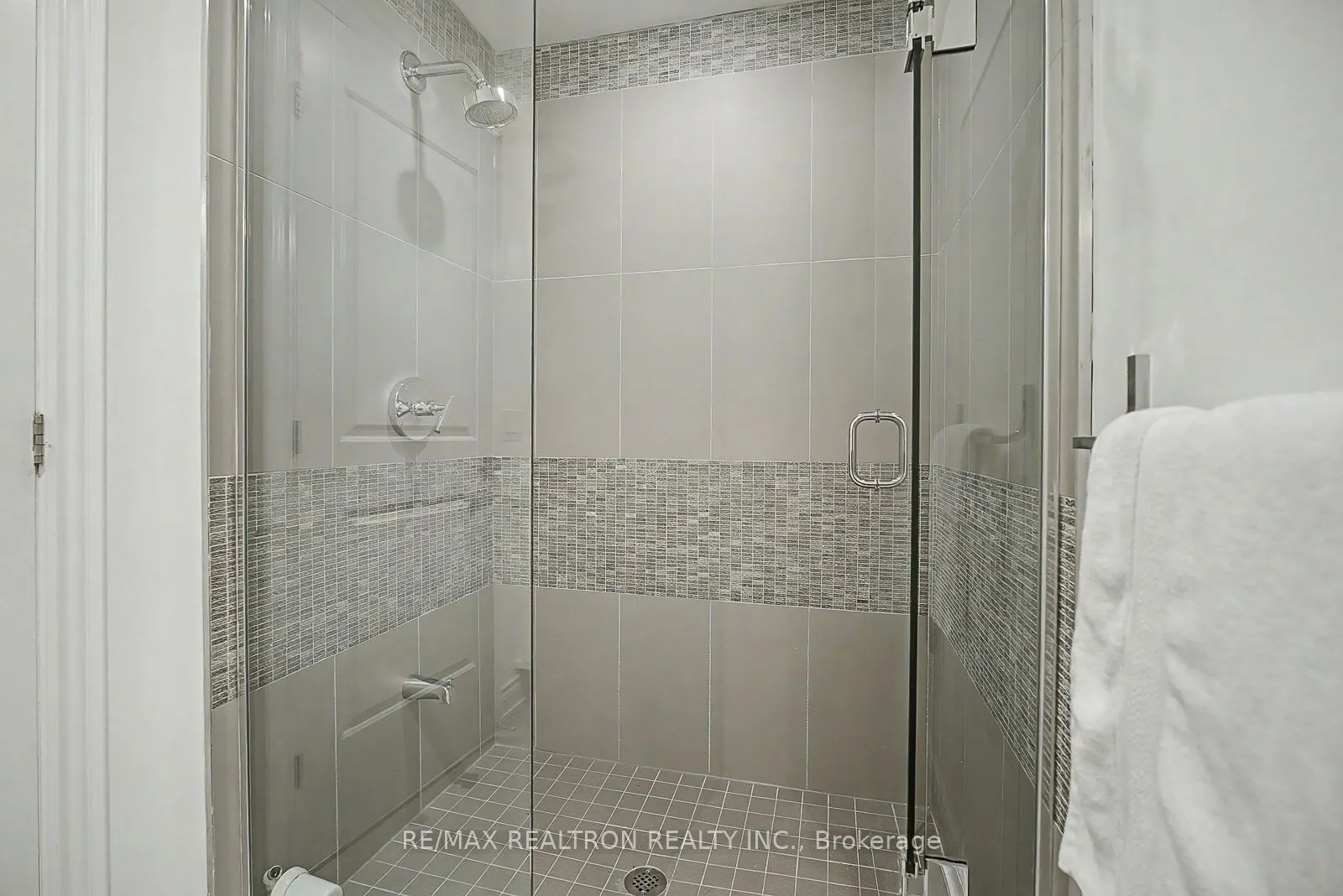 3500 Lakeshore Road W #229