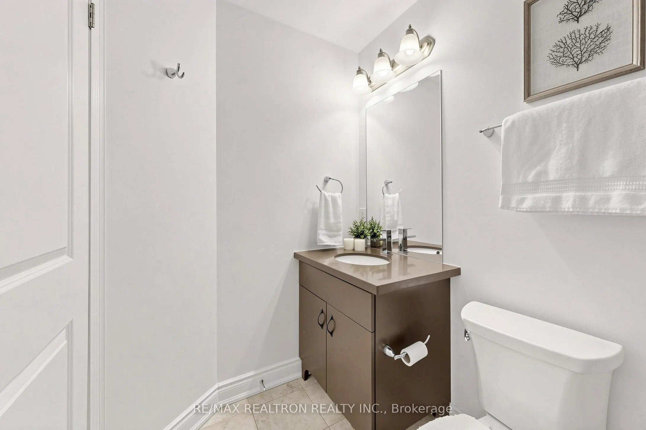205 Lakeshore Road W #201