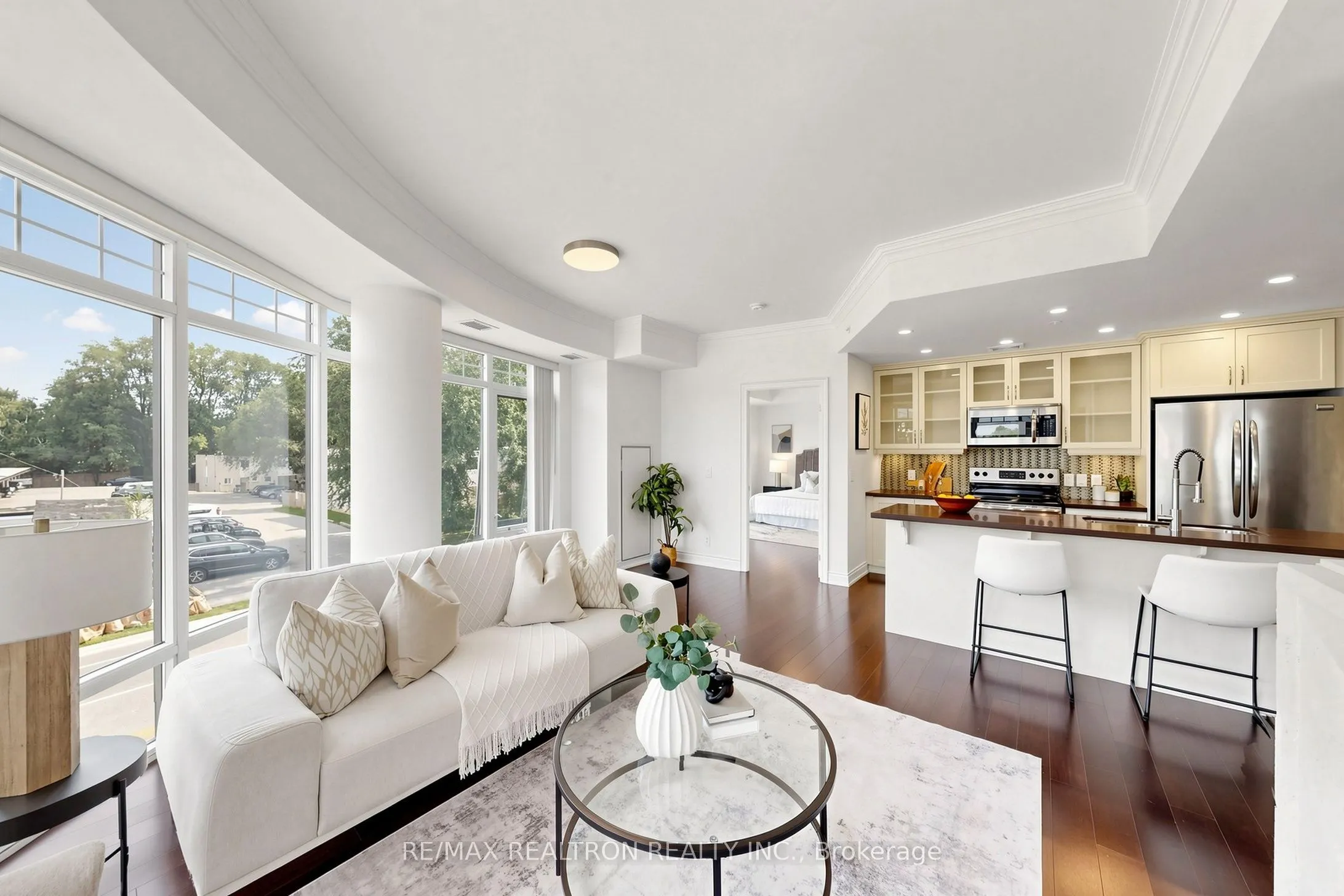 205 Lakeshore Road W #201