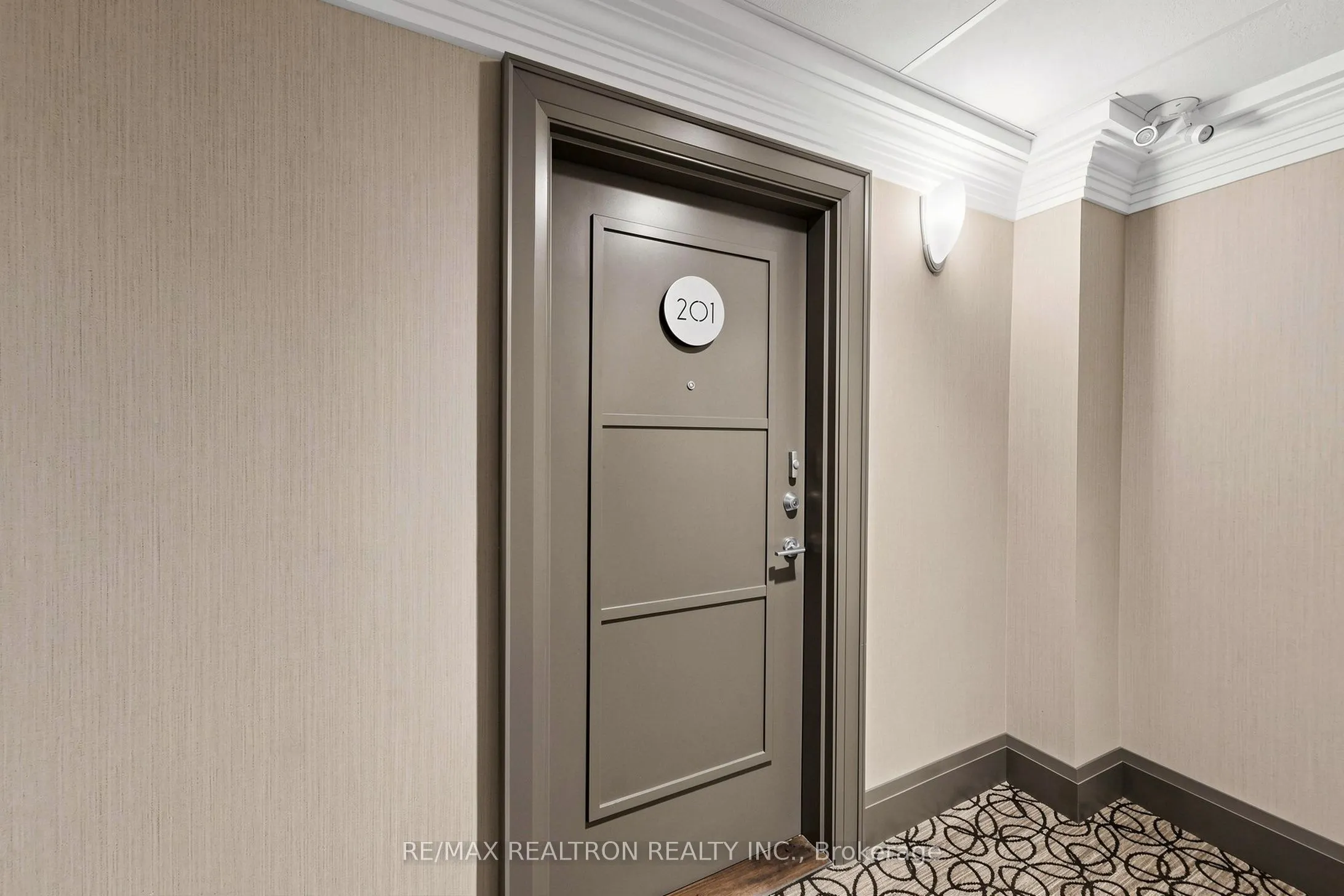 205 Lakeshore Road W #201