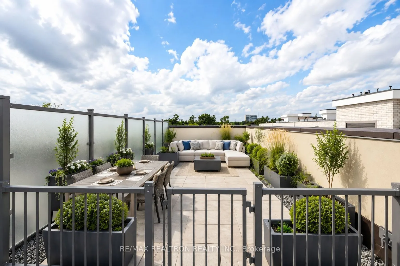 205 Lakeshore Road W #201