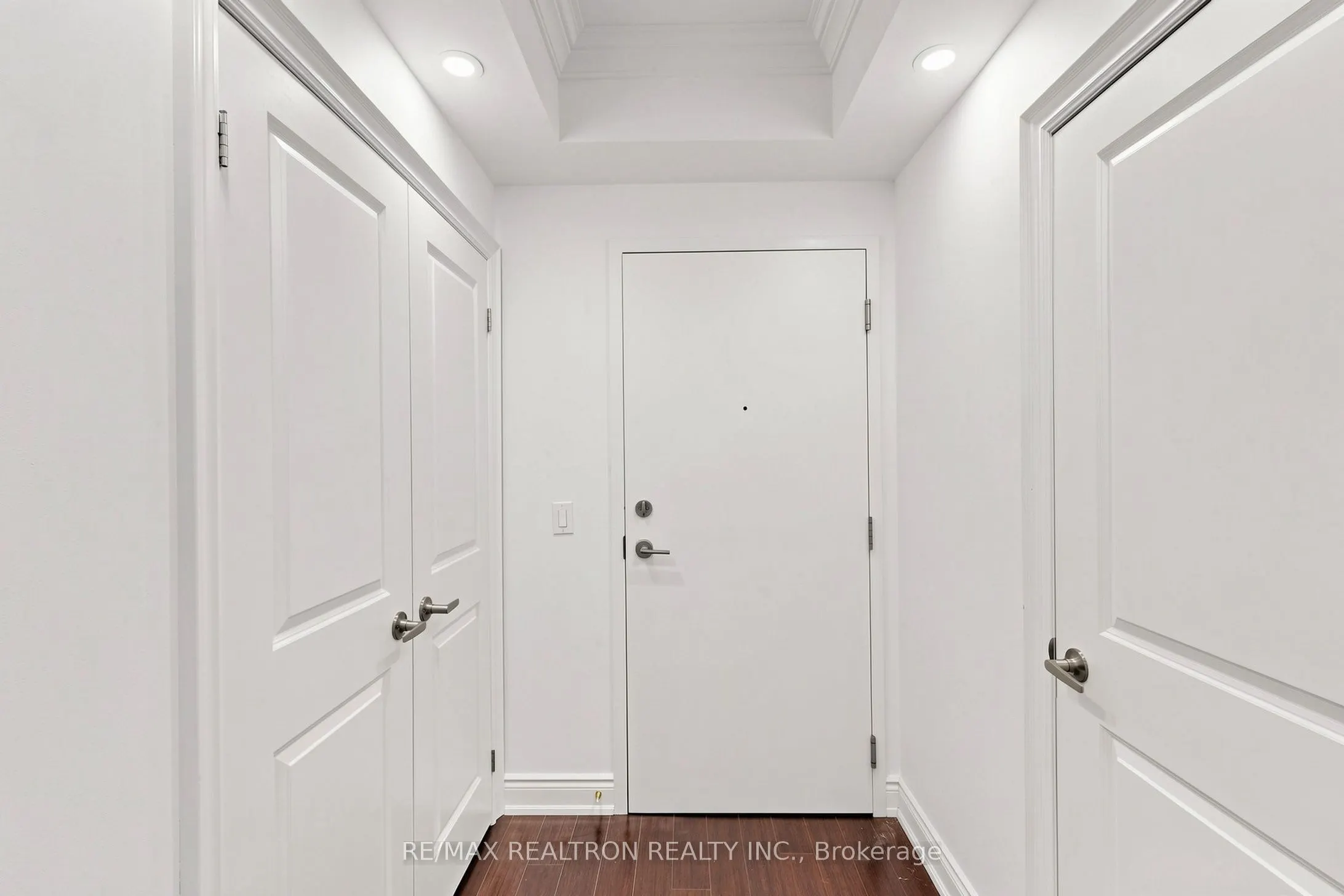 205 Lakeshore Road W #201