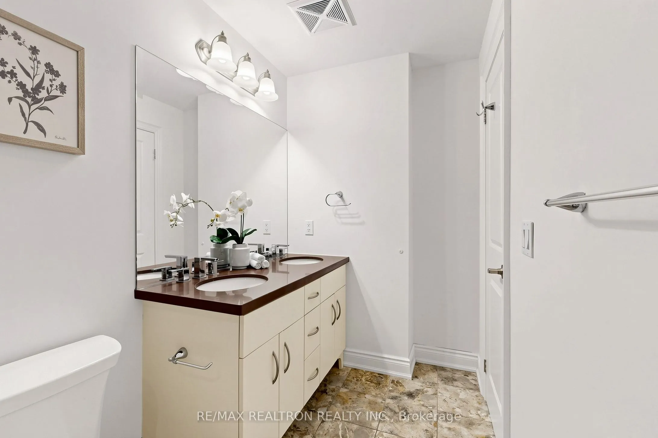 205 Lakeshore Road W #201