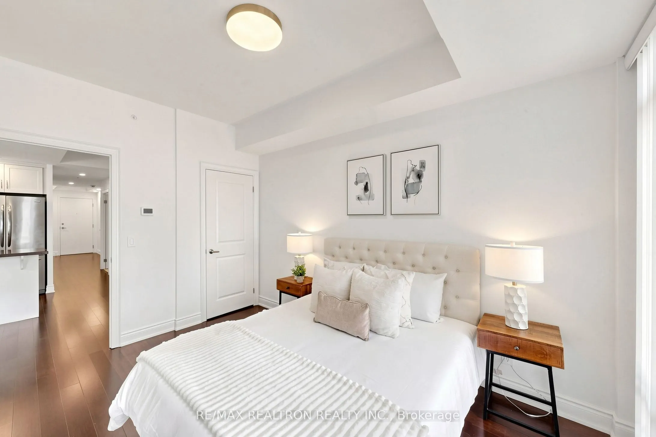 205 Lakeshore Road W #201