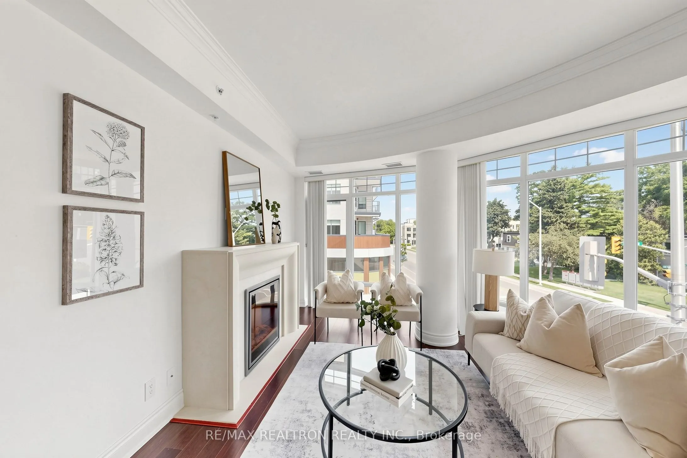 205 Lakeshore Road W #201