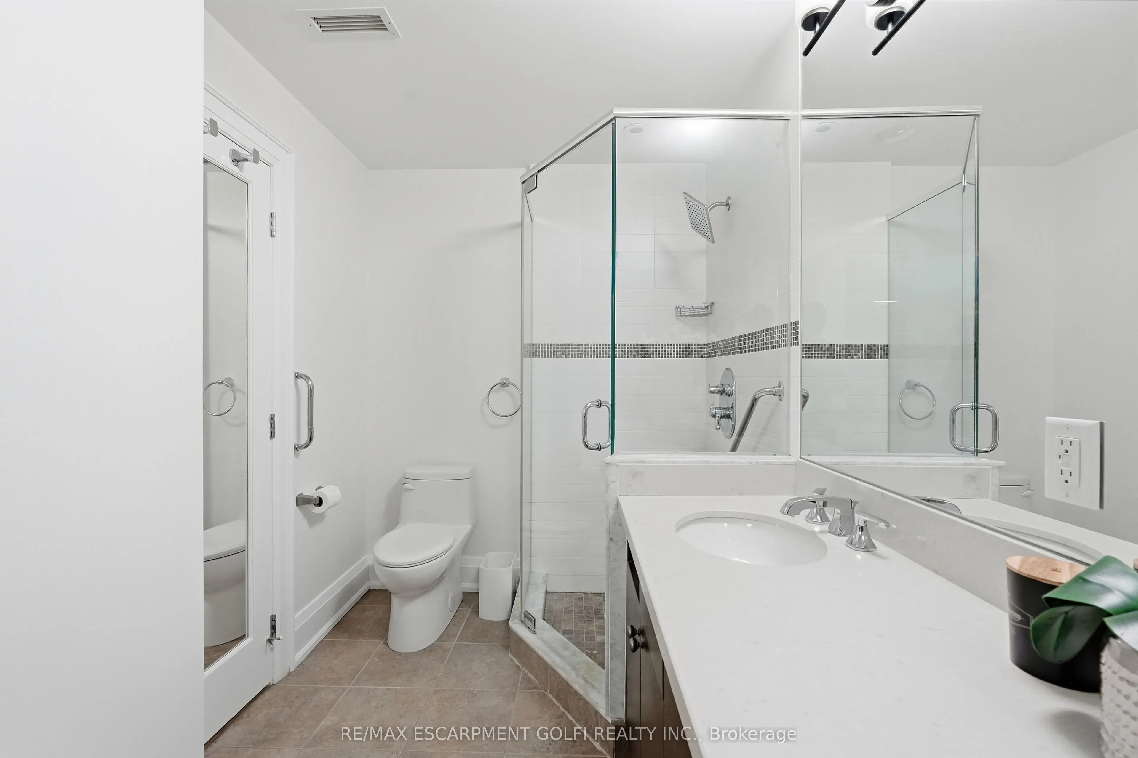 5340 Lakeshore Road #203