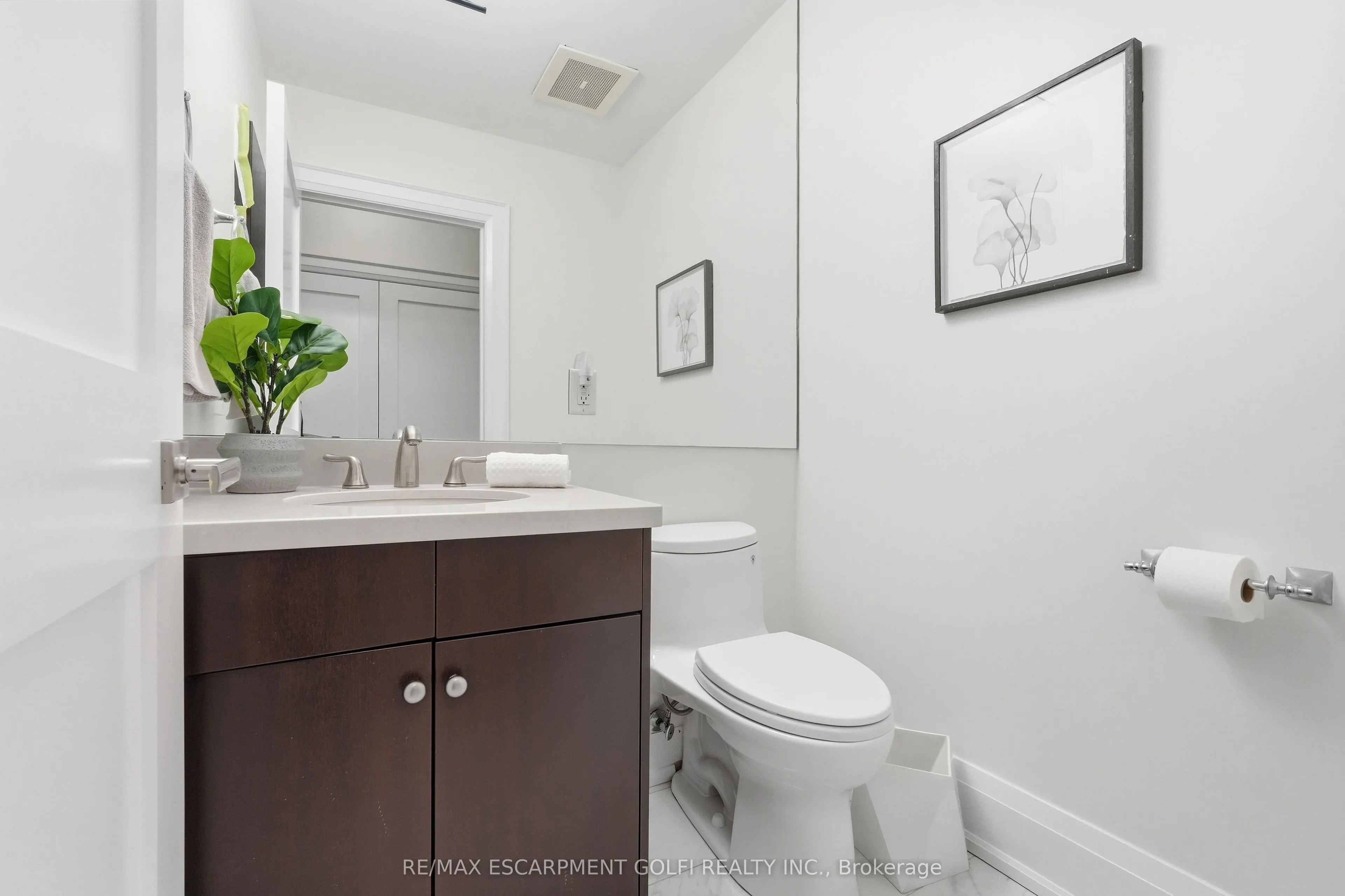 5340 Lakeshore Road #203