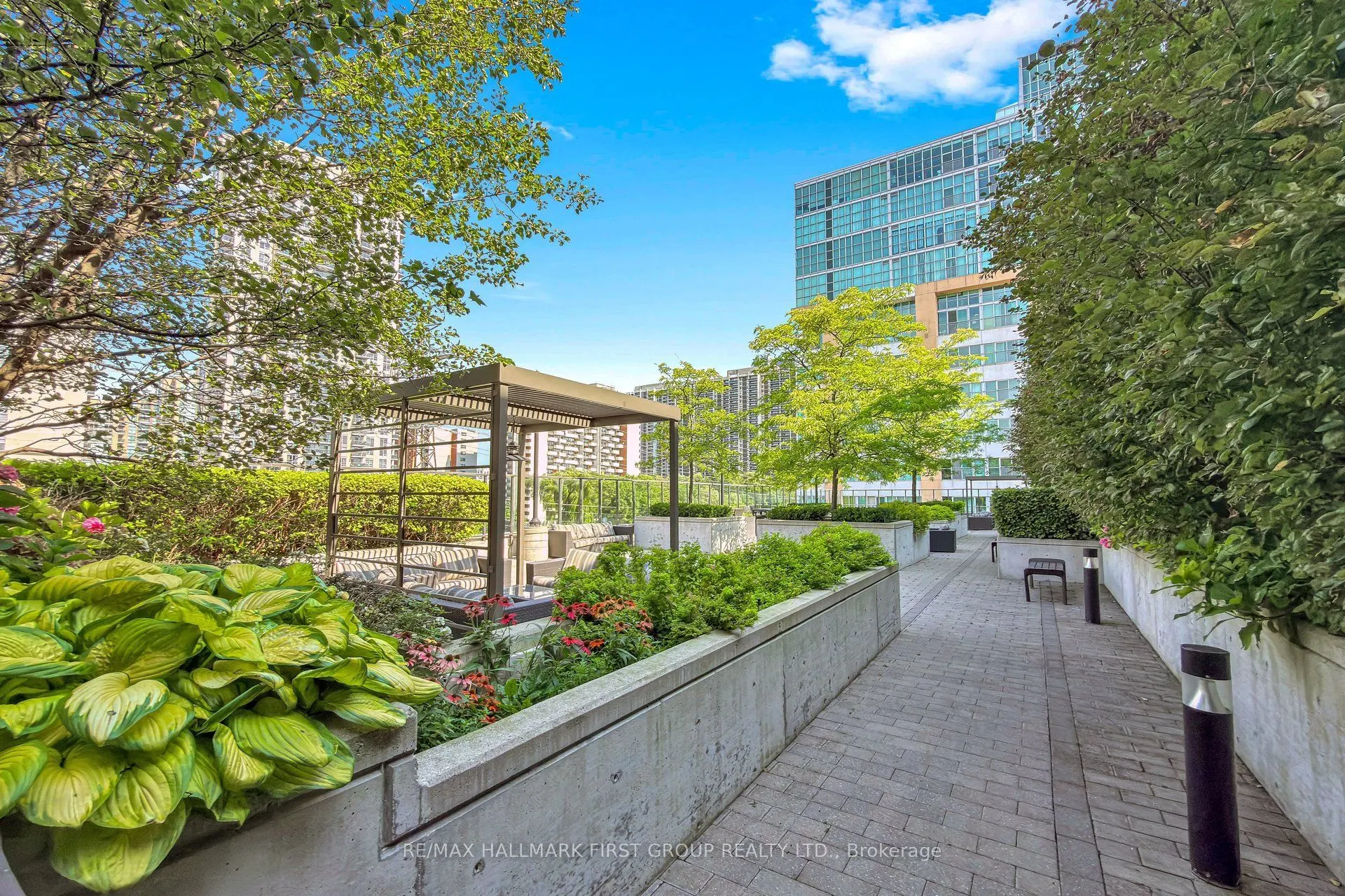 8 Fieldway Road #505