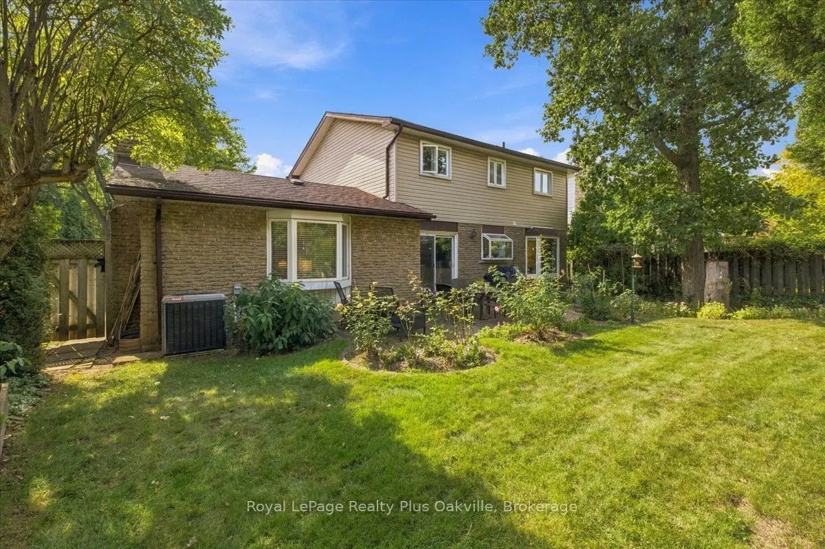 2507 Woburn Crescent