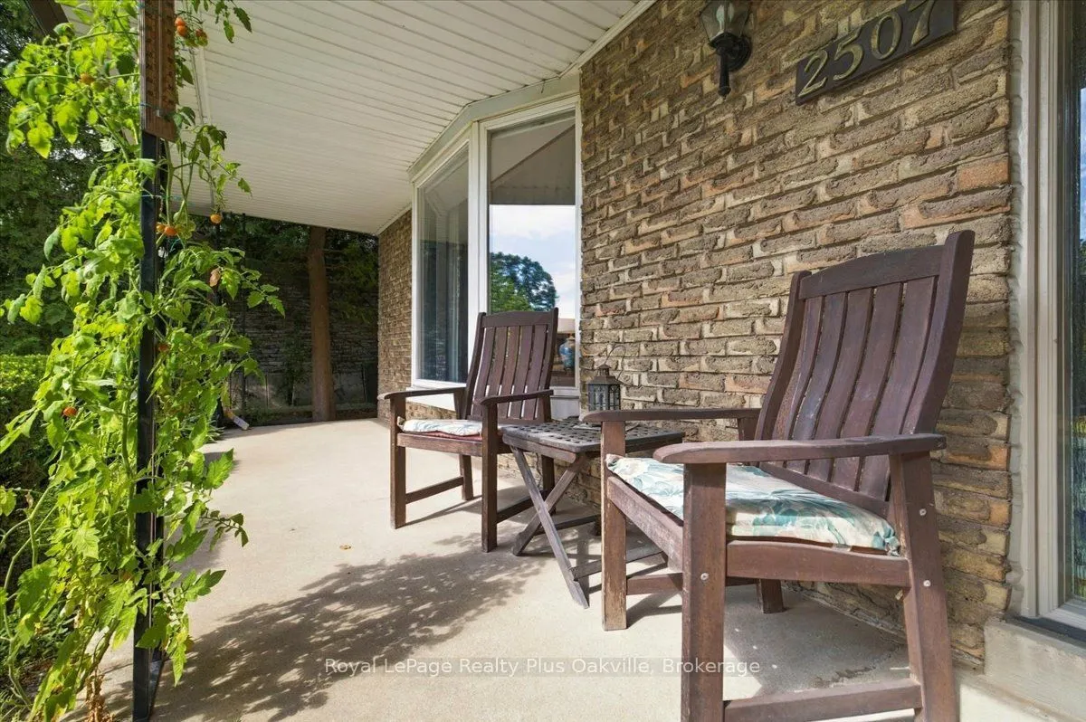 2507 Woburn Crescent